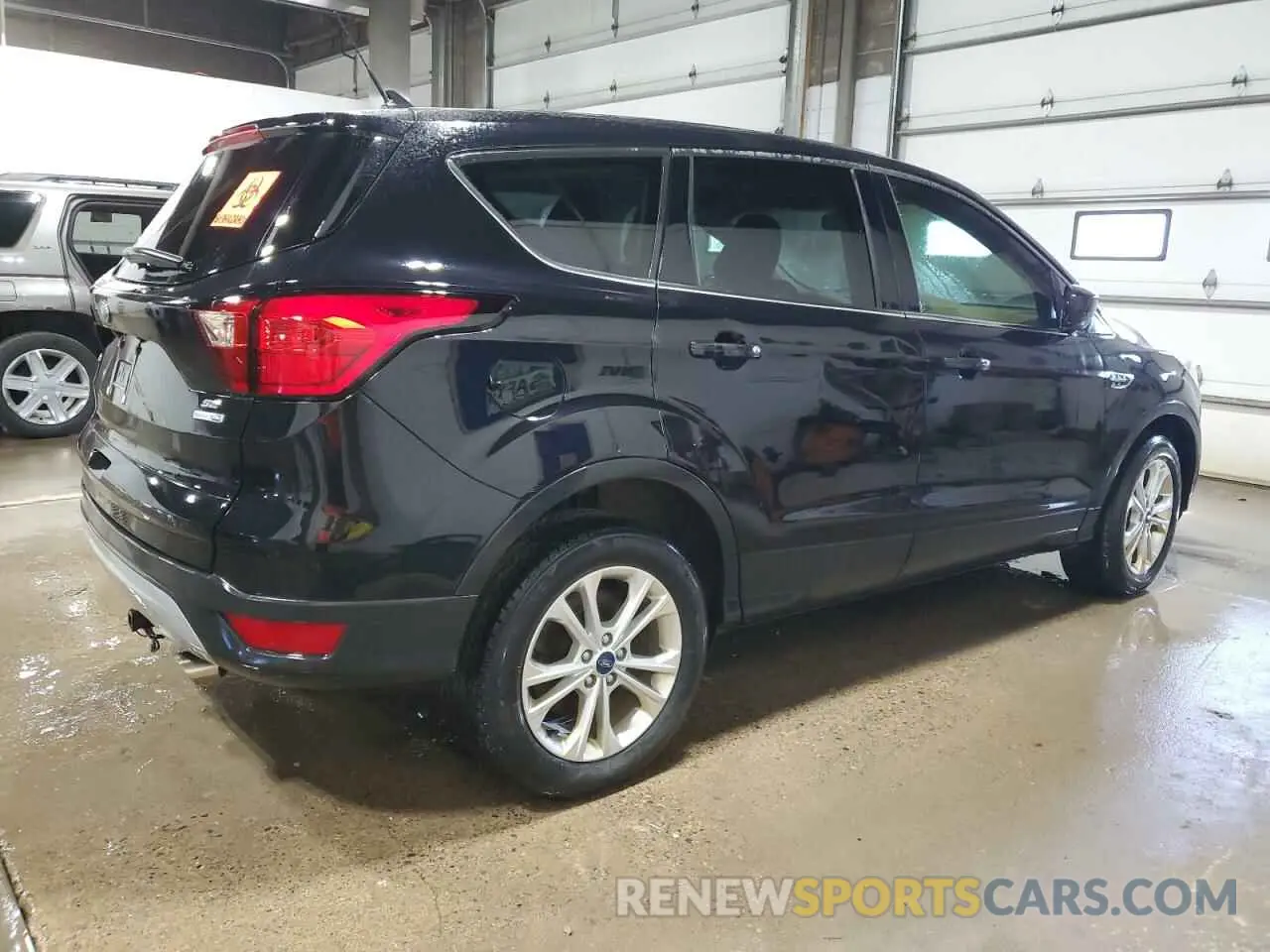 3 Photograph of a damaged car 1FMCU9GD0KUA70135 FORD ESCAPE 2019