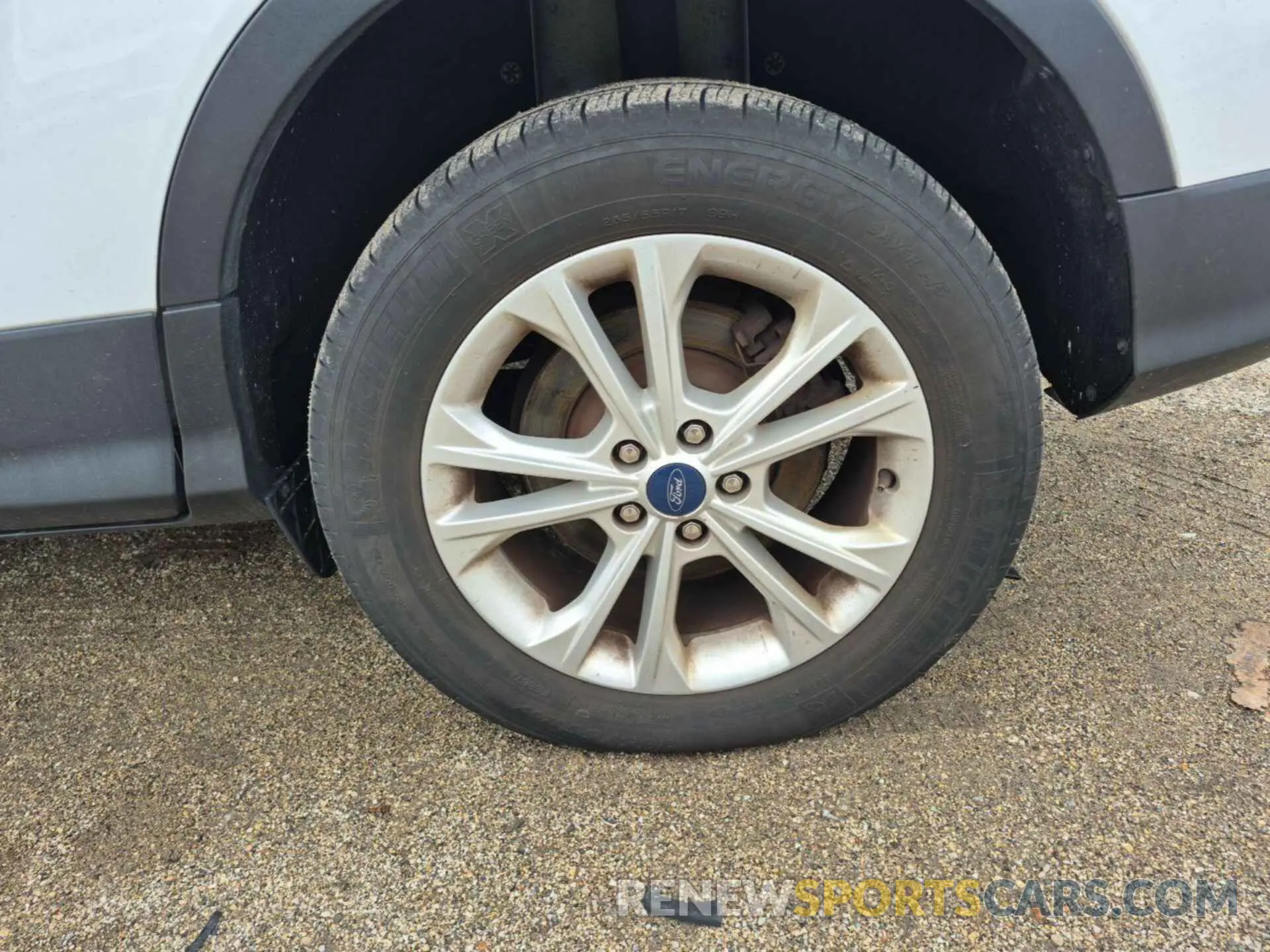 18 Photograph of a damaged car 1FMCU9GD0KUA75707 FORD ESCAPE 2019