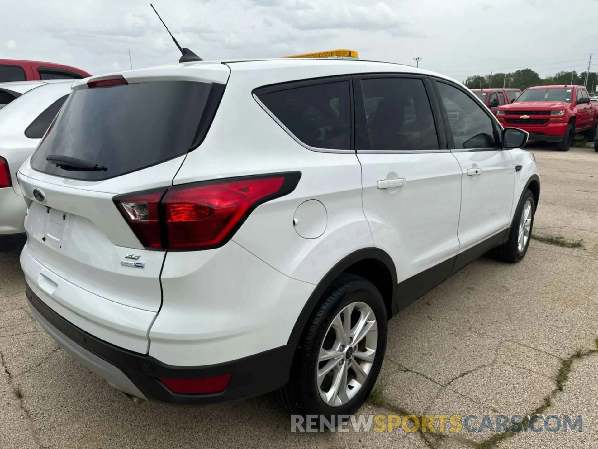 31 Photograph of a damaged car 1FMCU9GD0KUA75707 FORD ESCAPE 2019