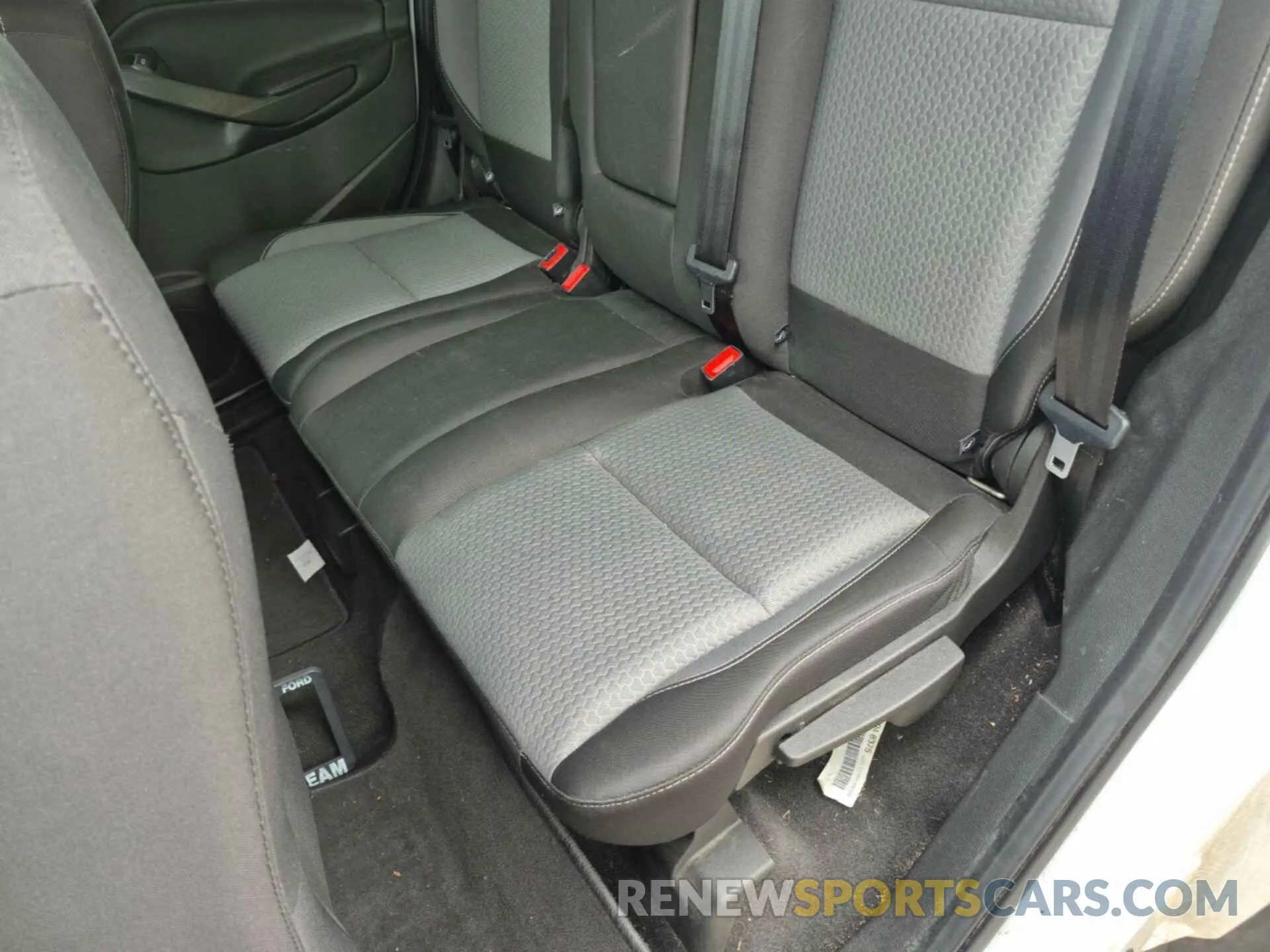 6 Photograph of a damaged car 1FMCU9GD0KUA75707 FORD ESCAPE 2019