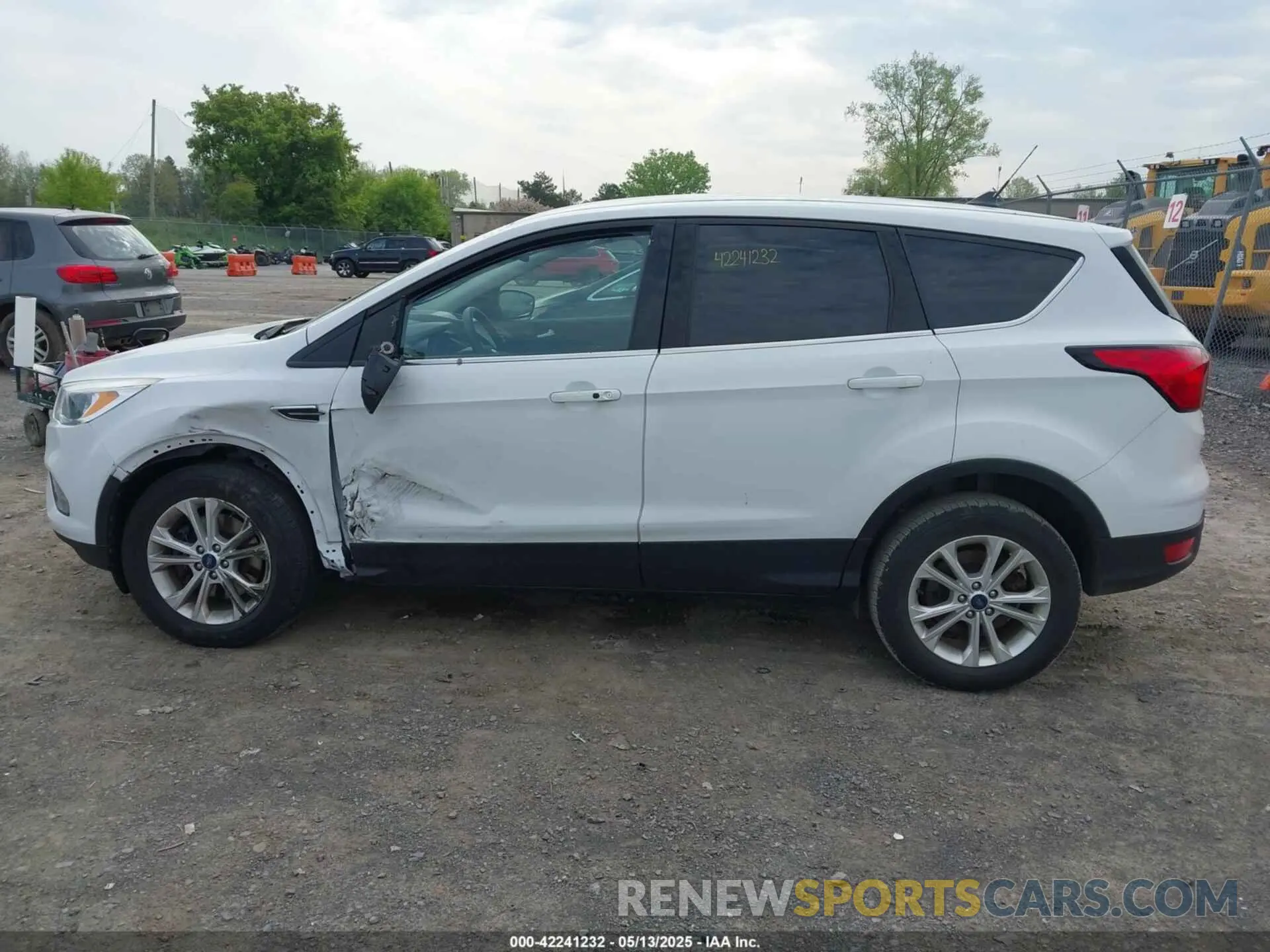 15 Photograph of a damaged car 1FMCU9GD0KUA85184 FORD ESCAPE 2019