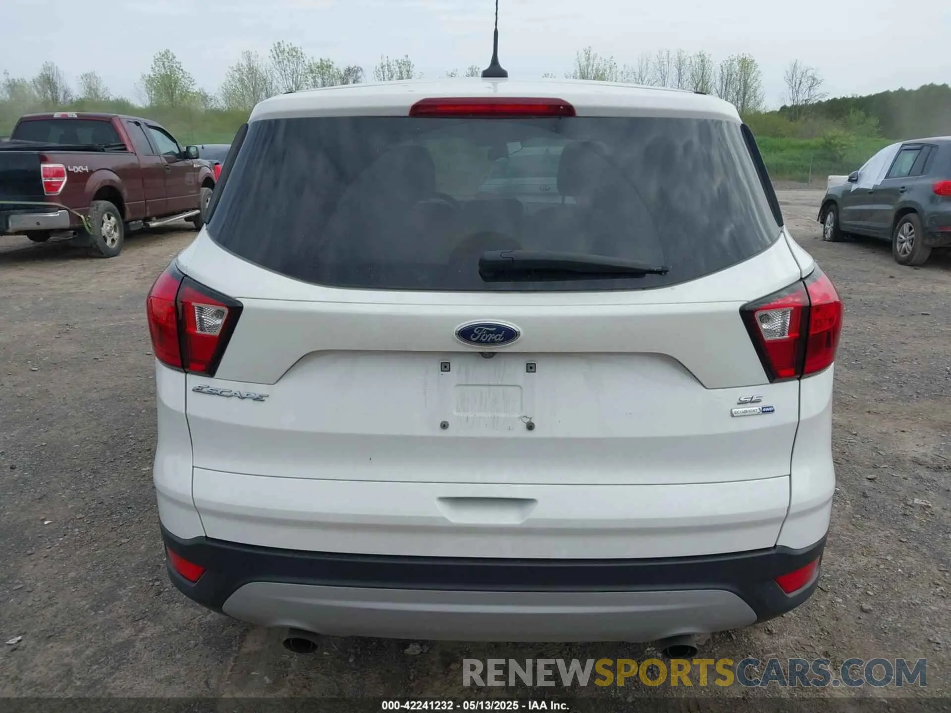 17 Photograph of a damaged car 1FMCU9GD0KUA85184 FORD ESCAPE 2019