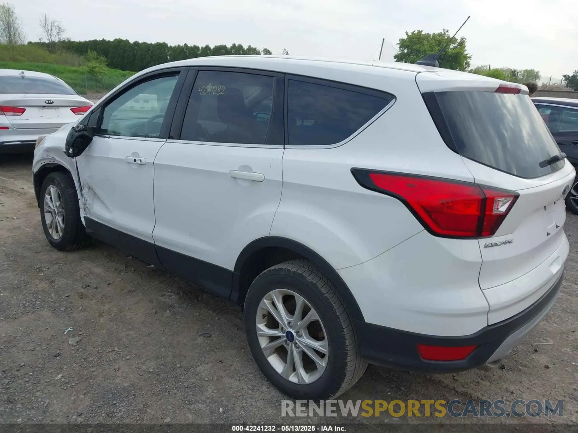 3 Photograph of a damaged car 1FMCU9GD0KUA85184 FORD ESCAPE 2019