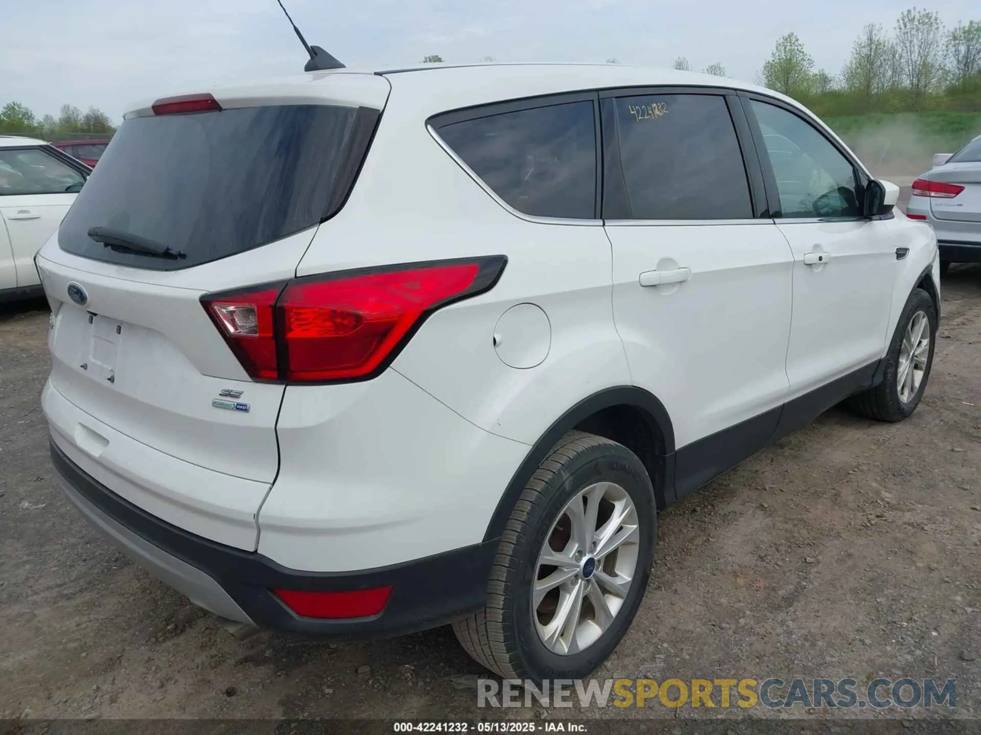 4 Photograph of a damaged car 1FMCU9GD0KUA85184 FORD ESCAPE 2019