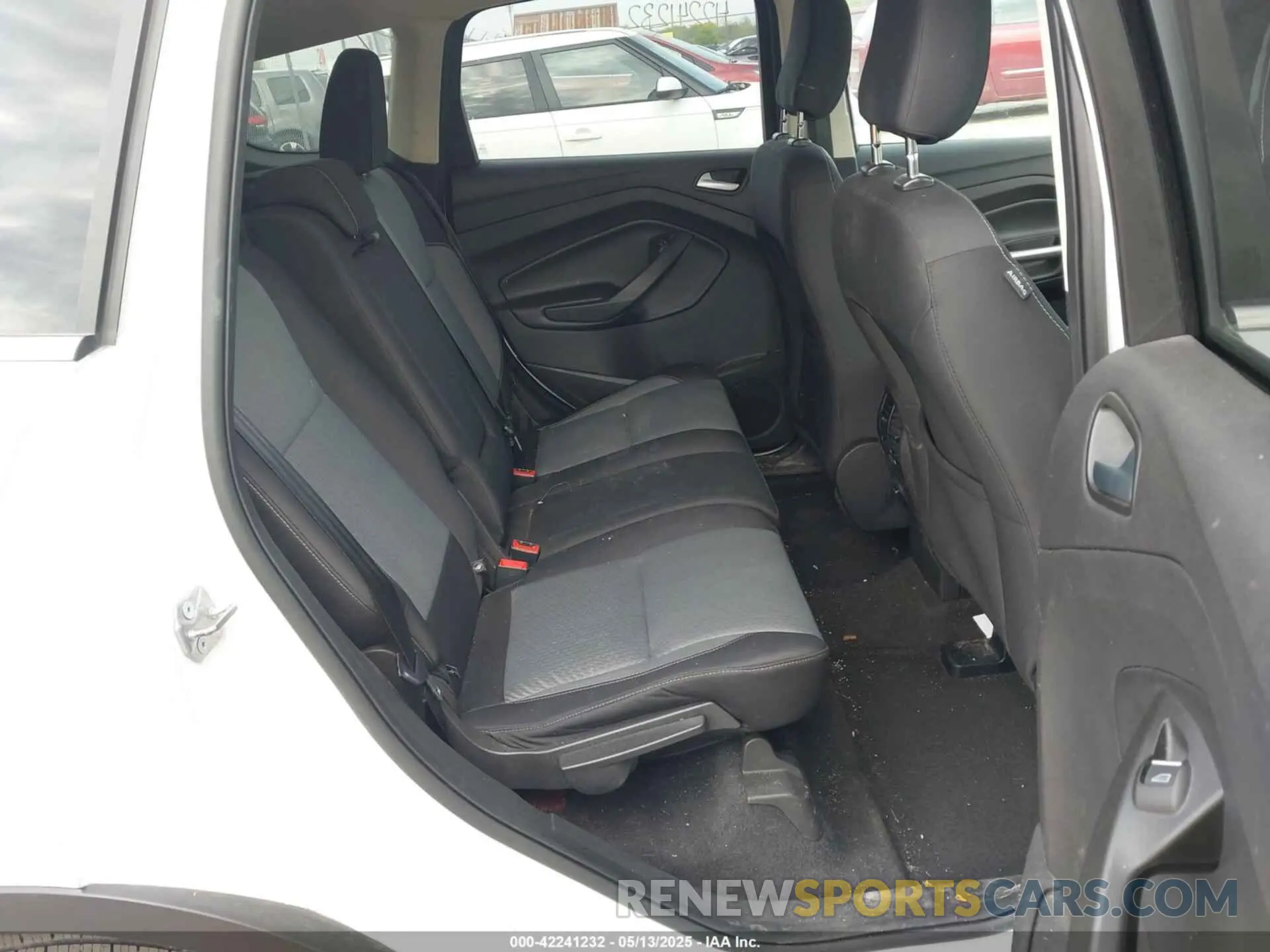 8 Photograph of a damaged car 1FMCU9GD0KUA85184 FORD ESCAPE 2019