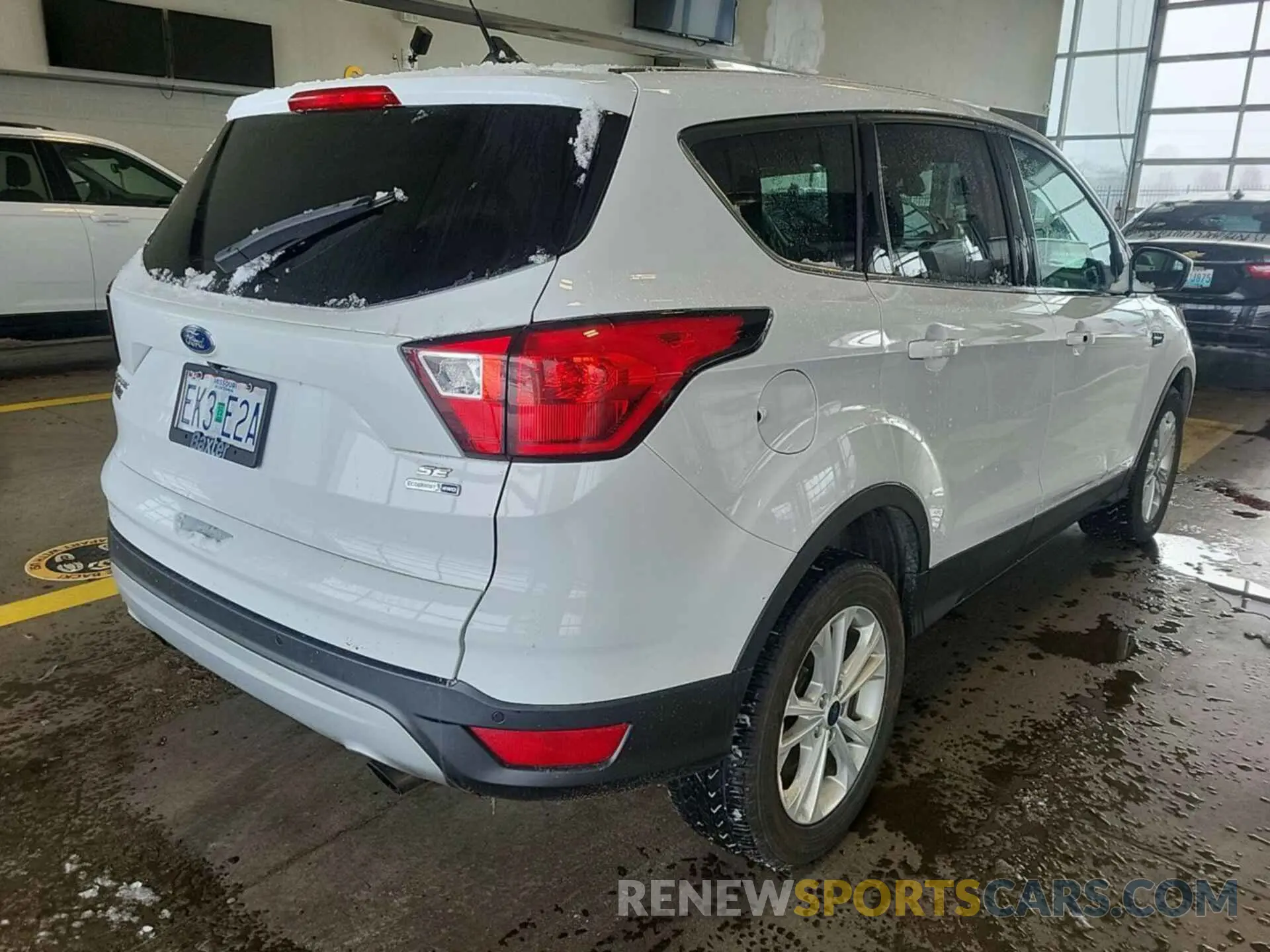 9 Photograph of a damaged car 1FMCU9GD0KUB11878 FORD ESCAPE 2019