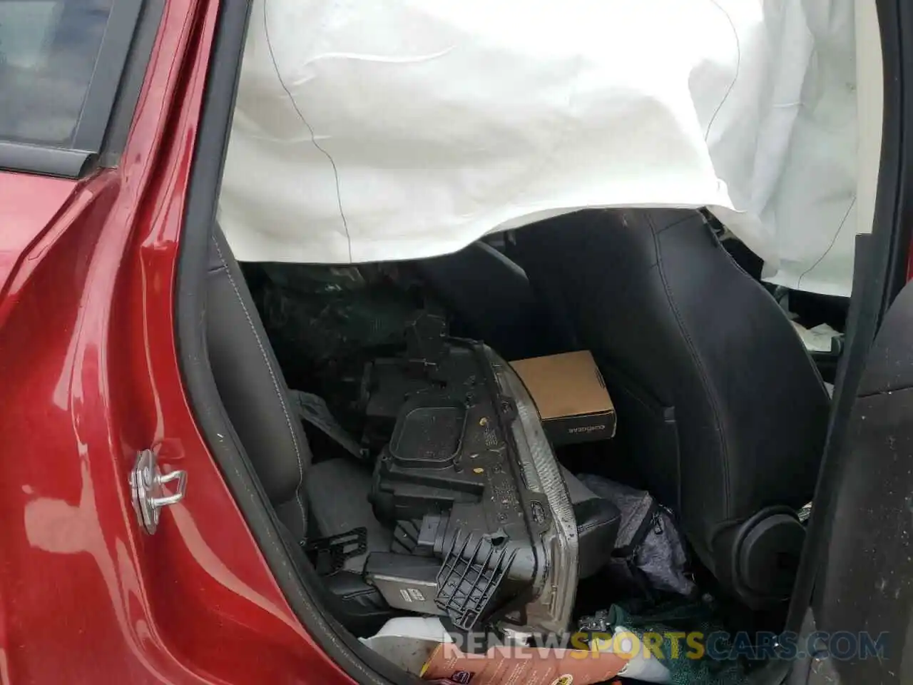 10 Photograph of a damaged car 1FMCU9GD0KUB28860 FORD ESCAPE 2019