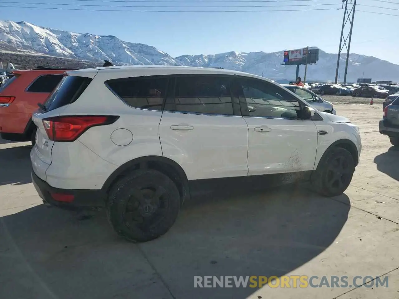 3 Photograph of a damaged car 1FMCU9GD0KUB39180 FORD ESCAPE 2019