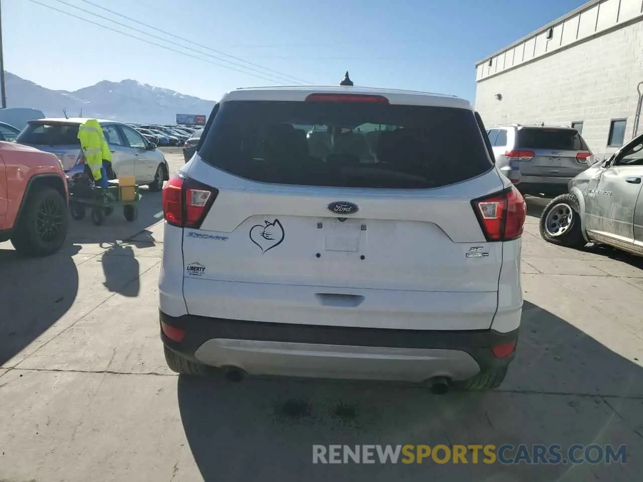 6 Photograph of a damaged car 1FMCU9GD0KUB39180 FORD ESCAPE 2019