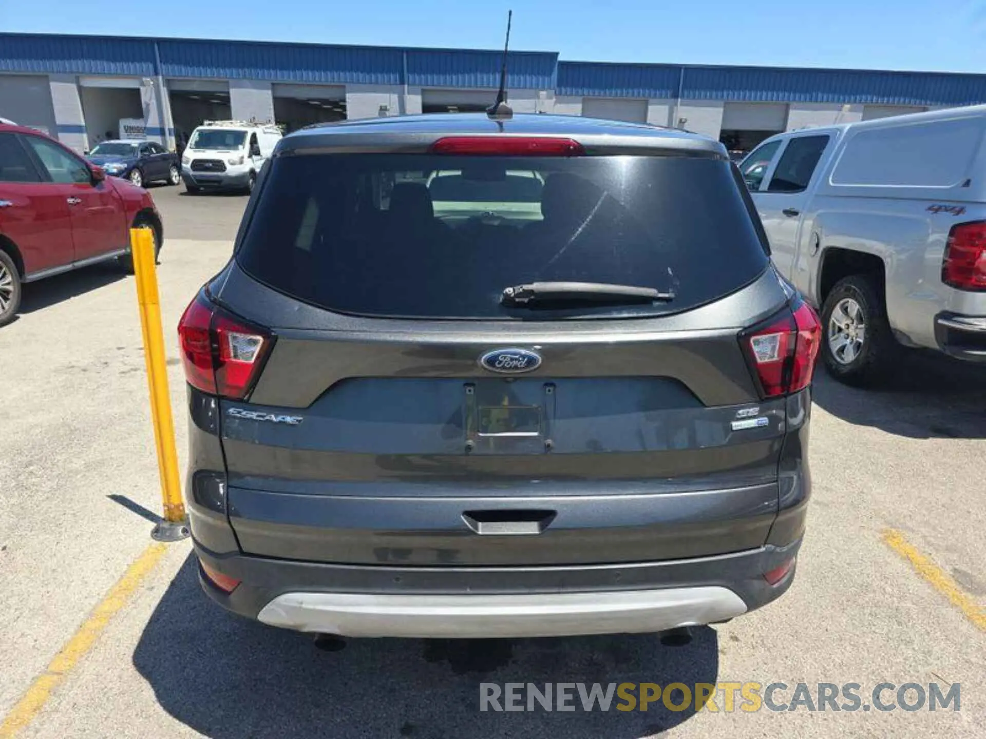 11 Photograph of a damaged car 1FMCU9GD0KUB64984 FORD ESCAPE 2019