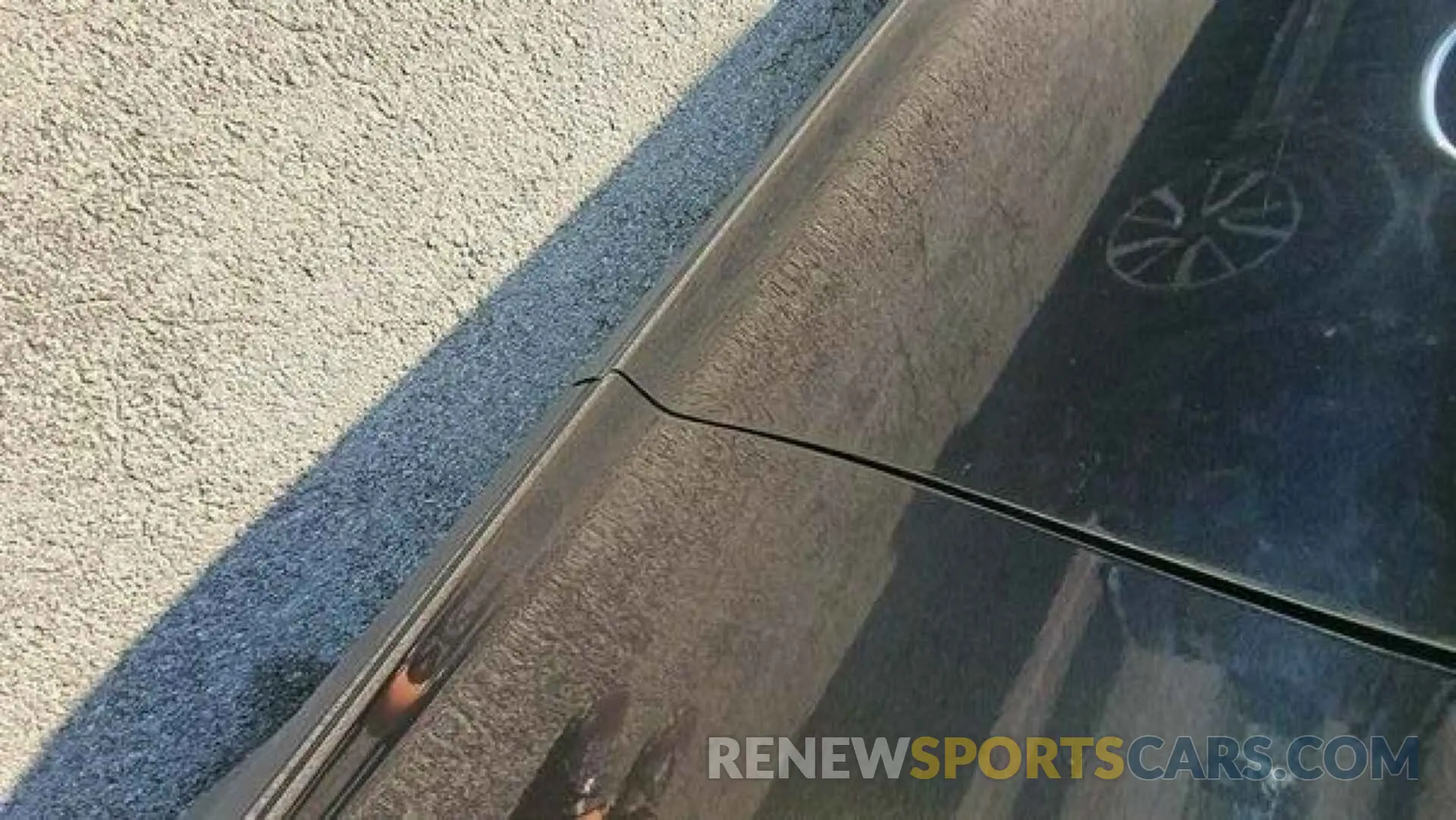 17 Photograph of a damaged car 1FMCU9GD0KUB64984 FORD ESCAPE 2019