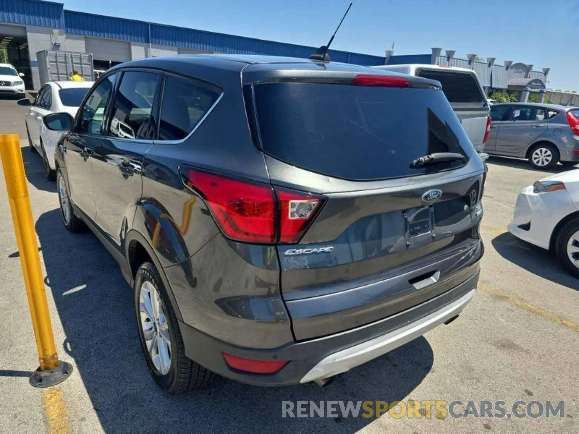 6 Photograph of a damaged car 1FMCU9GD0KUB64984 FORD ESCAPE 2019