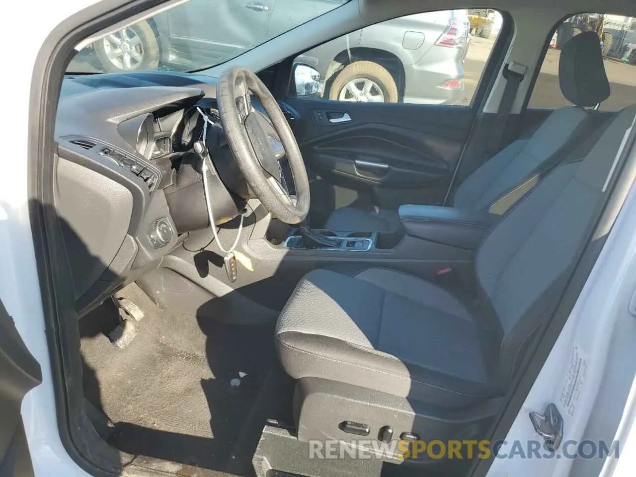 7 Photograph of a damaged car 1FMCU9GD0KUB73846 FORD ESCAPE 2019