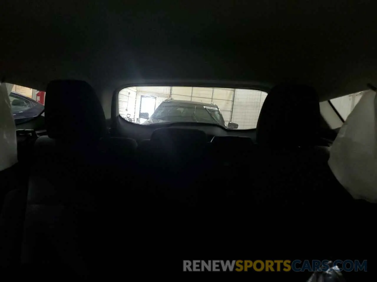 10 Photograph of a damaged car 1FMCU9GD0KUB81364 FORD ESCAPE 2019