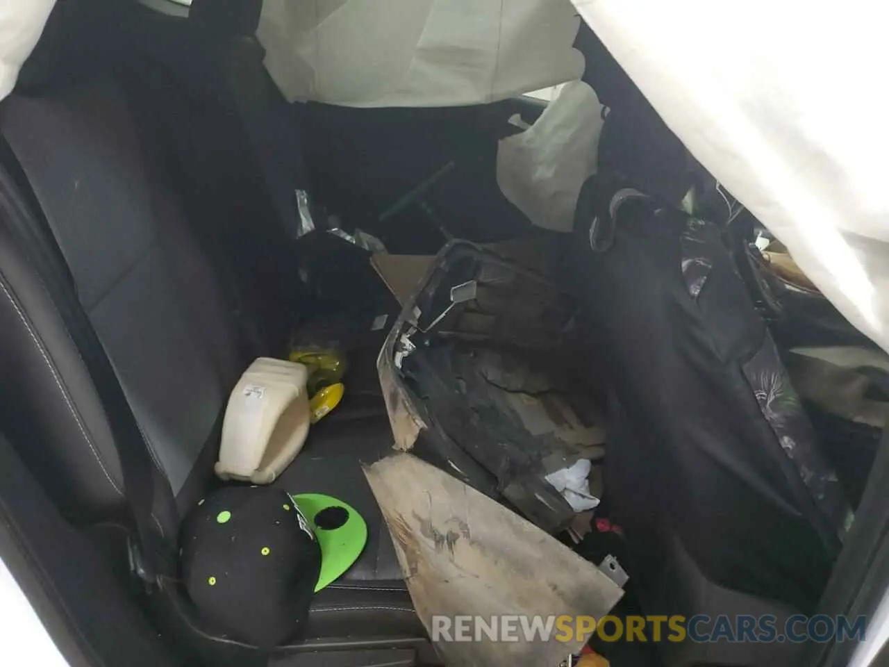 11 Photograph of a damaged car 1FMCU9GD0KUB81364 FORD ESCAPE 2019