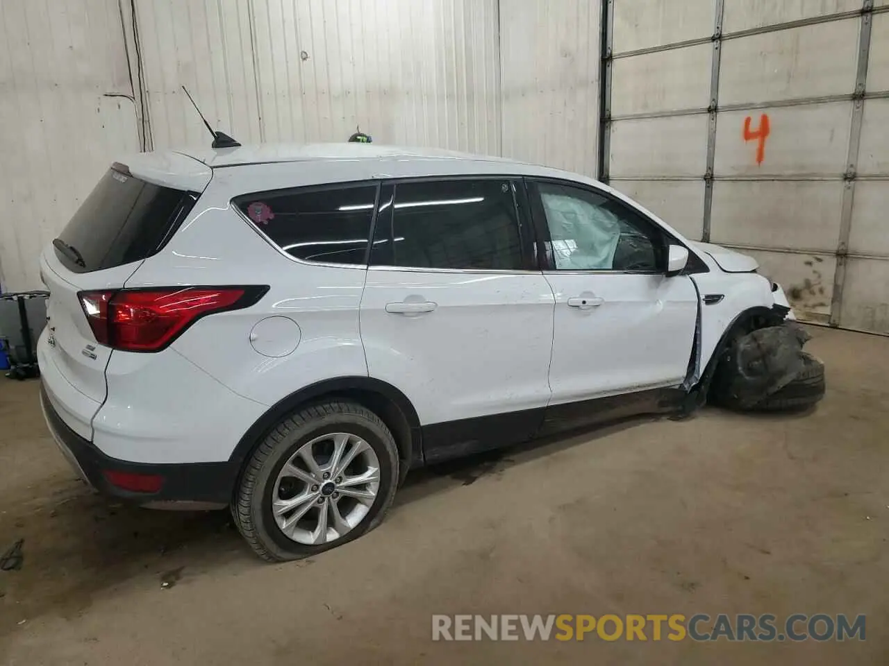 3 Photograph of a damaged car 1FMCU9GD0KUB81364 FORD ESCAPE 2019