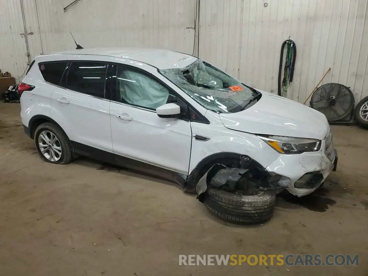 4 Photograph of a damaged car 1FMCU9GD0KUB81364 FORD ESCAPE 2019