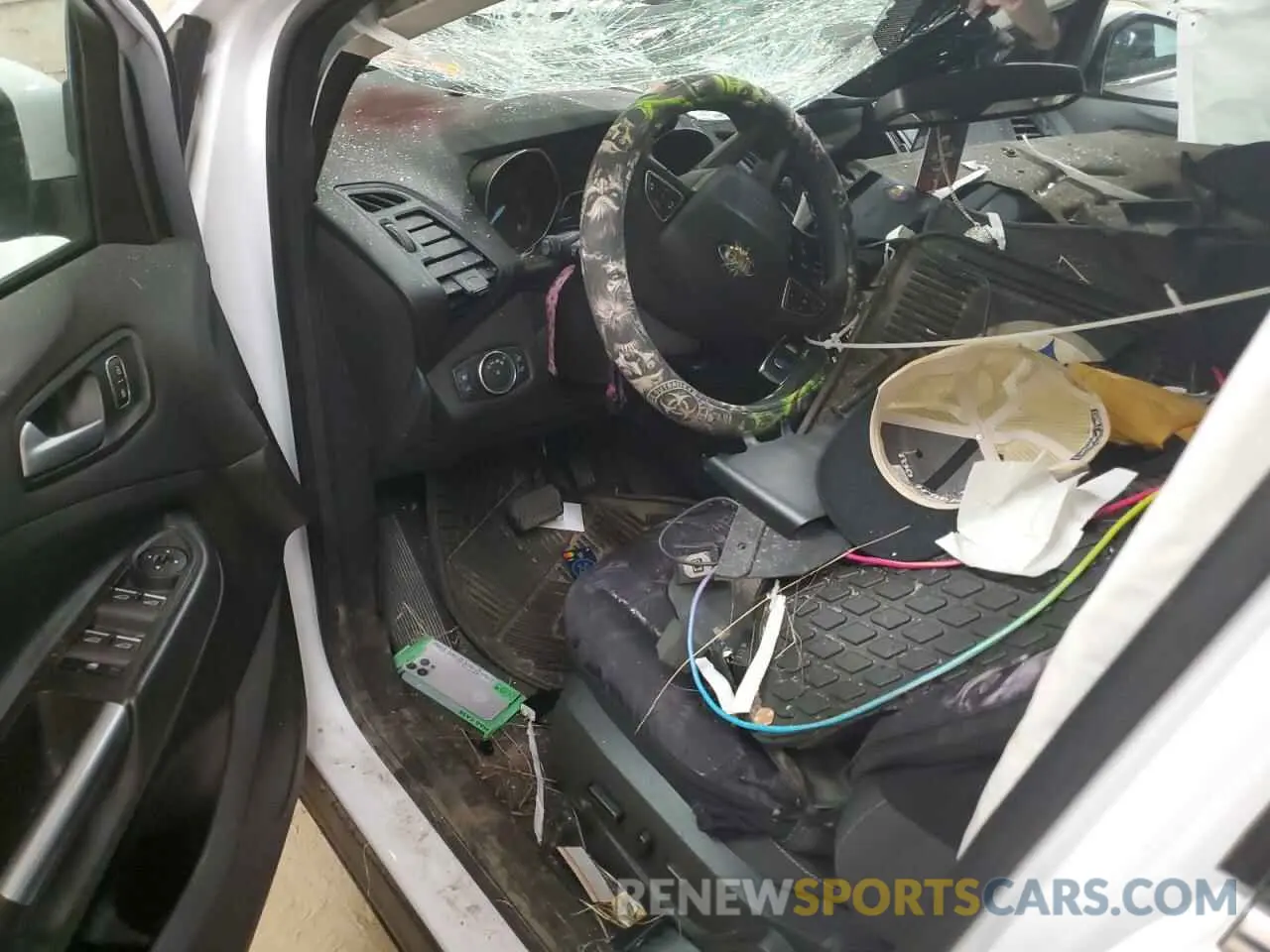 8 Photograph of a damaged car 1FMCU9GD0KUB81364 FORD ESCAPE 2019