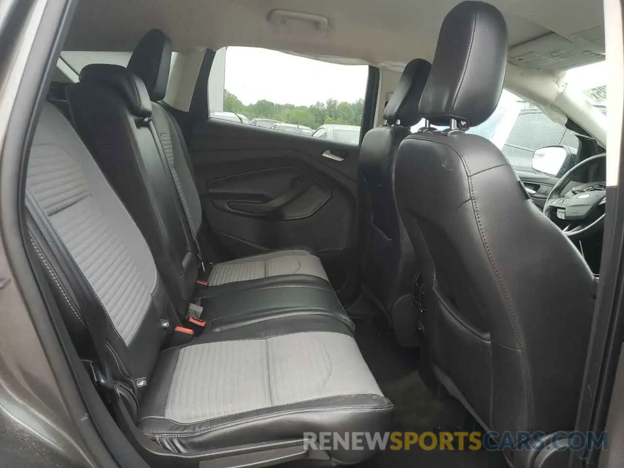 11 Photograph of a damaged car 1FMCU9GD0KUB92431 FORD ESCAPE 2019
