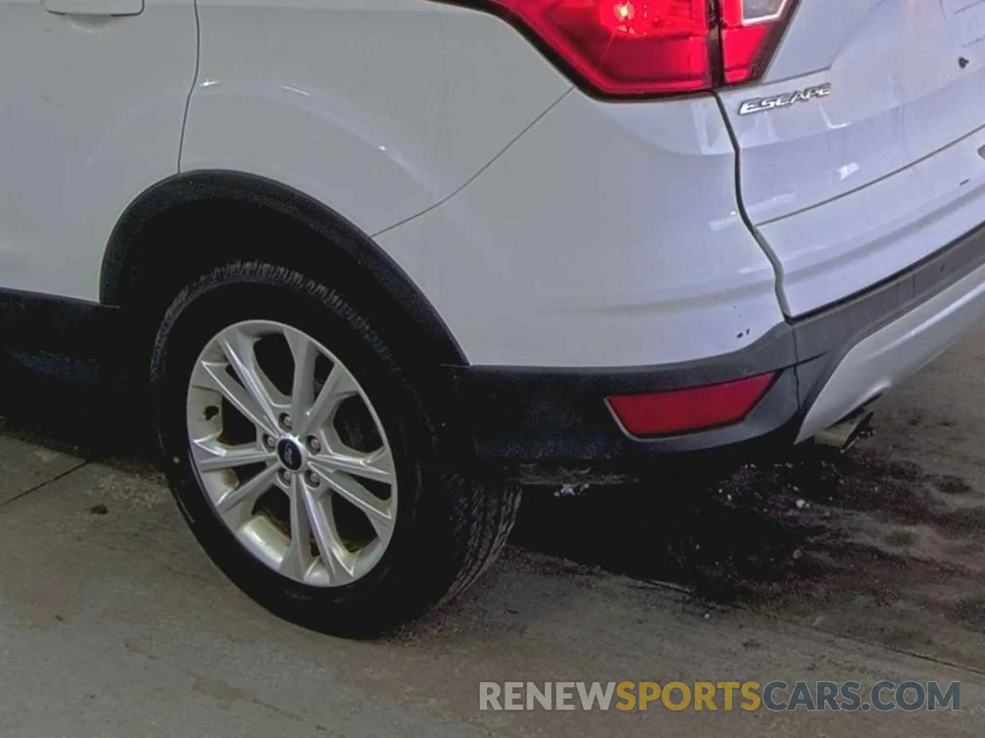17 Photograph of a damaged car 1FMCU9GD0KUC07719 FORD ESCAPE 2019