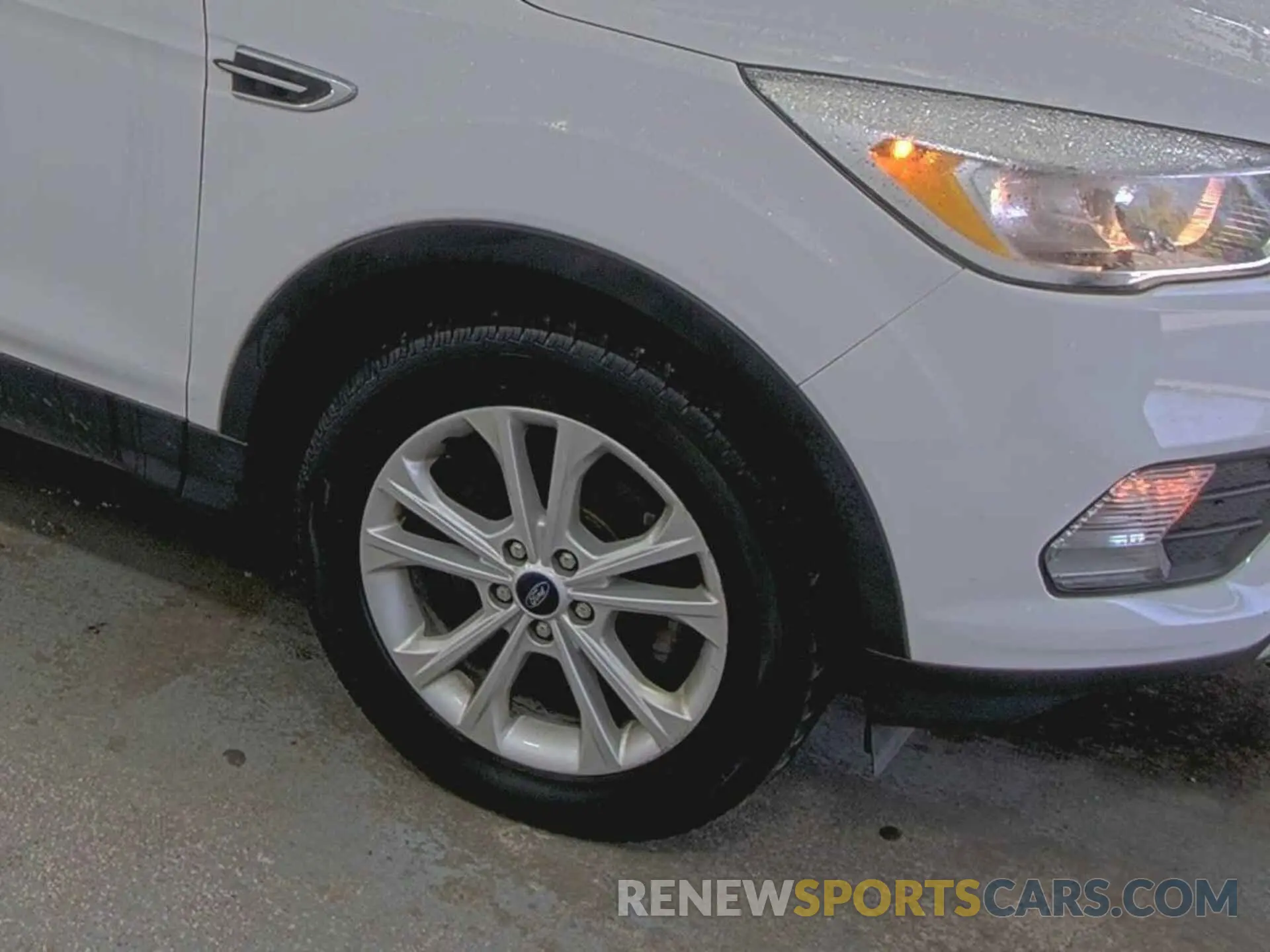 24 Photograph of a damaged car 1FMCU9GD0KUC07719 FORD ESCAPE 2019