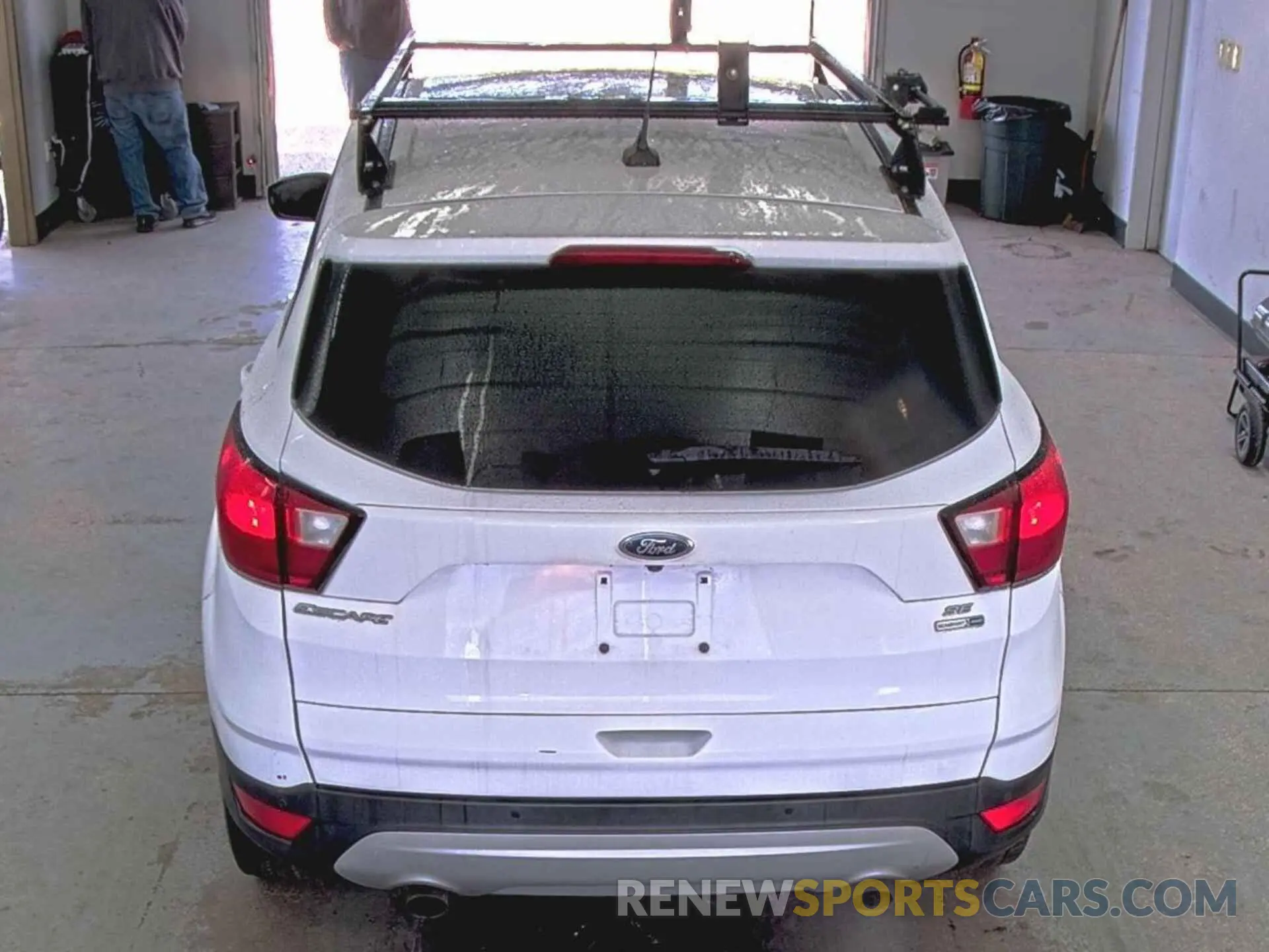 25 Photograph of a damaged car 1FMCU9GD0KUC07719 FORD ESCAPE 2019