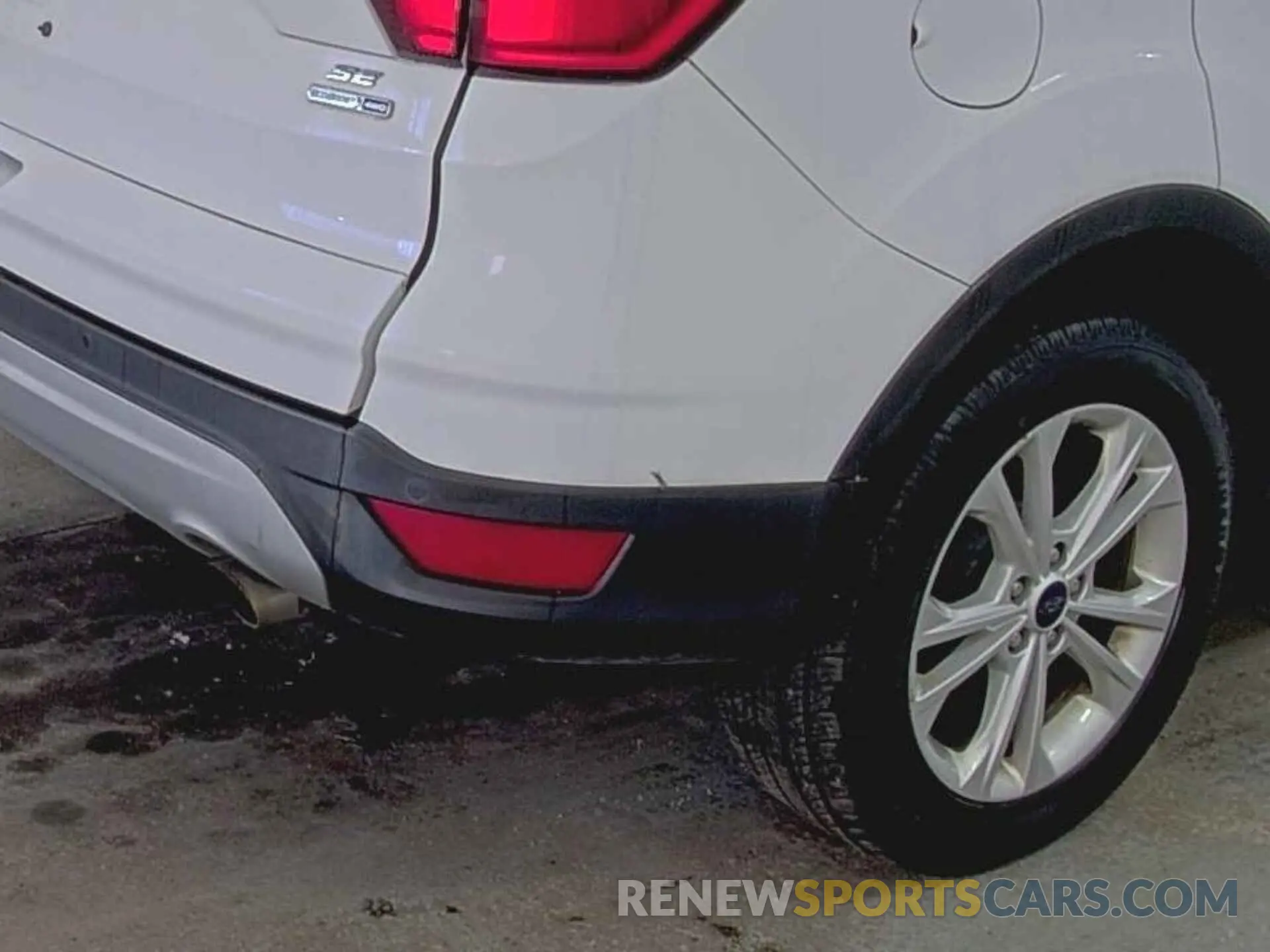 27 Photograph of a damaged car 1FMCU9GD0KUC07719 FORD ESCAPE 2019