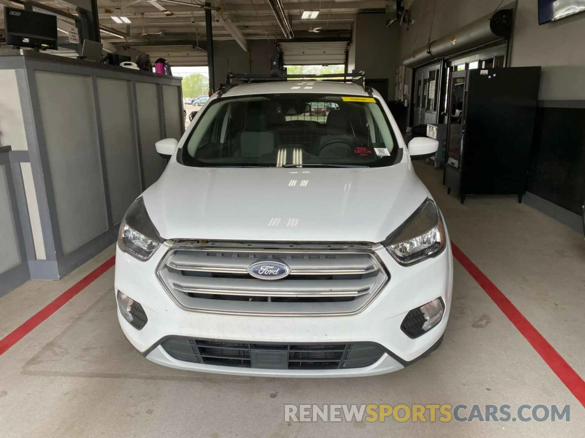 28 Photograph of a damaged car 1FMCU9GD0KUC07719 FORD ESCAPE 2019