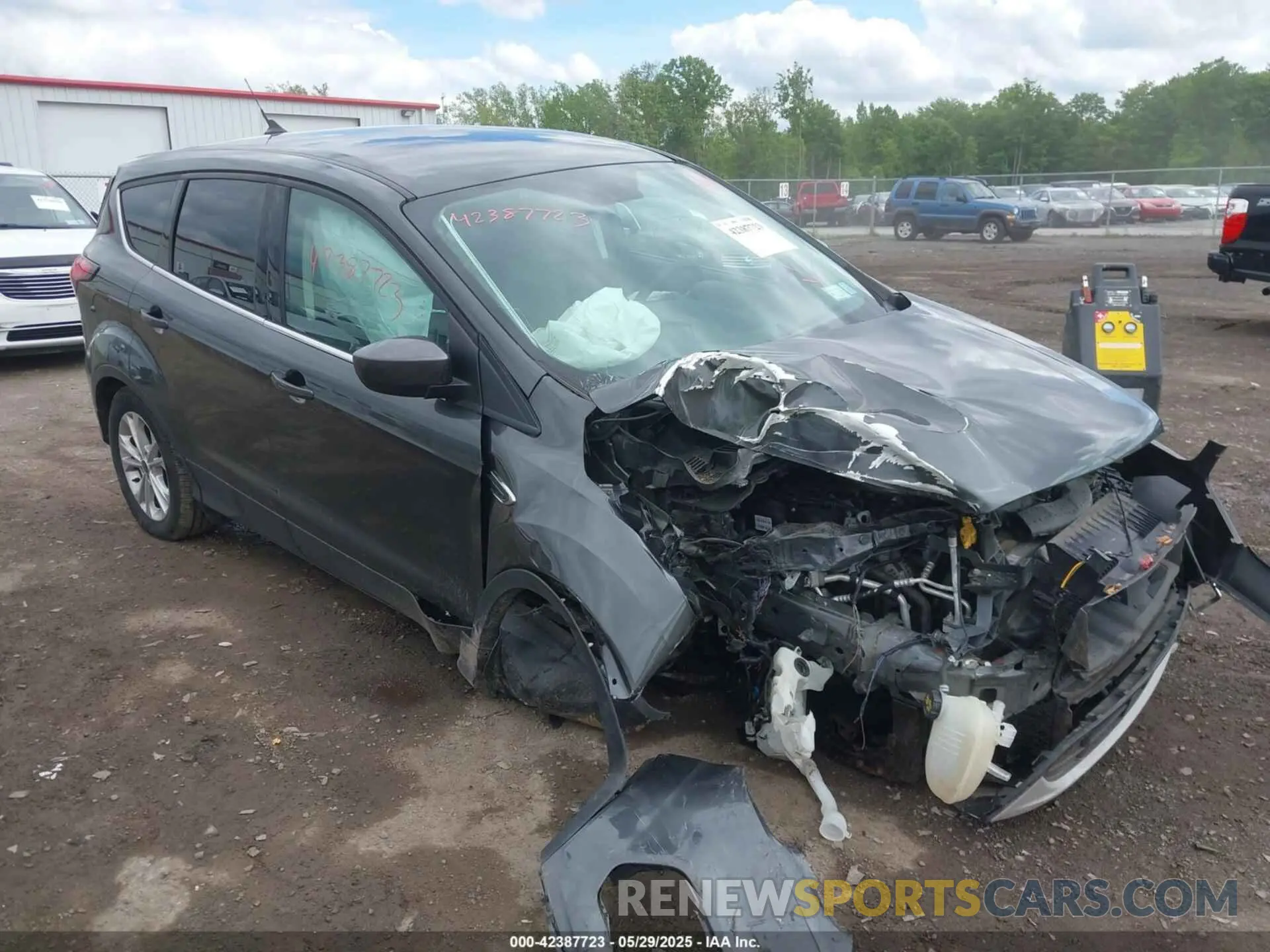1 Photograph of a damaged car 1FMCU9GD0KUC22429 FORD ESCAPE 2019