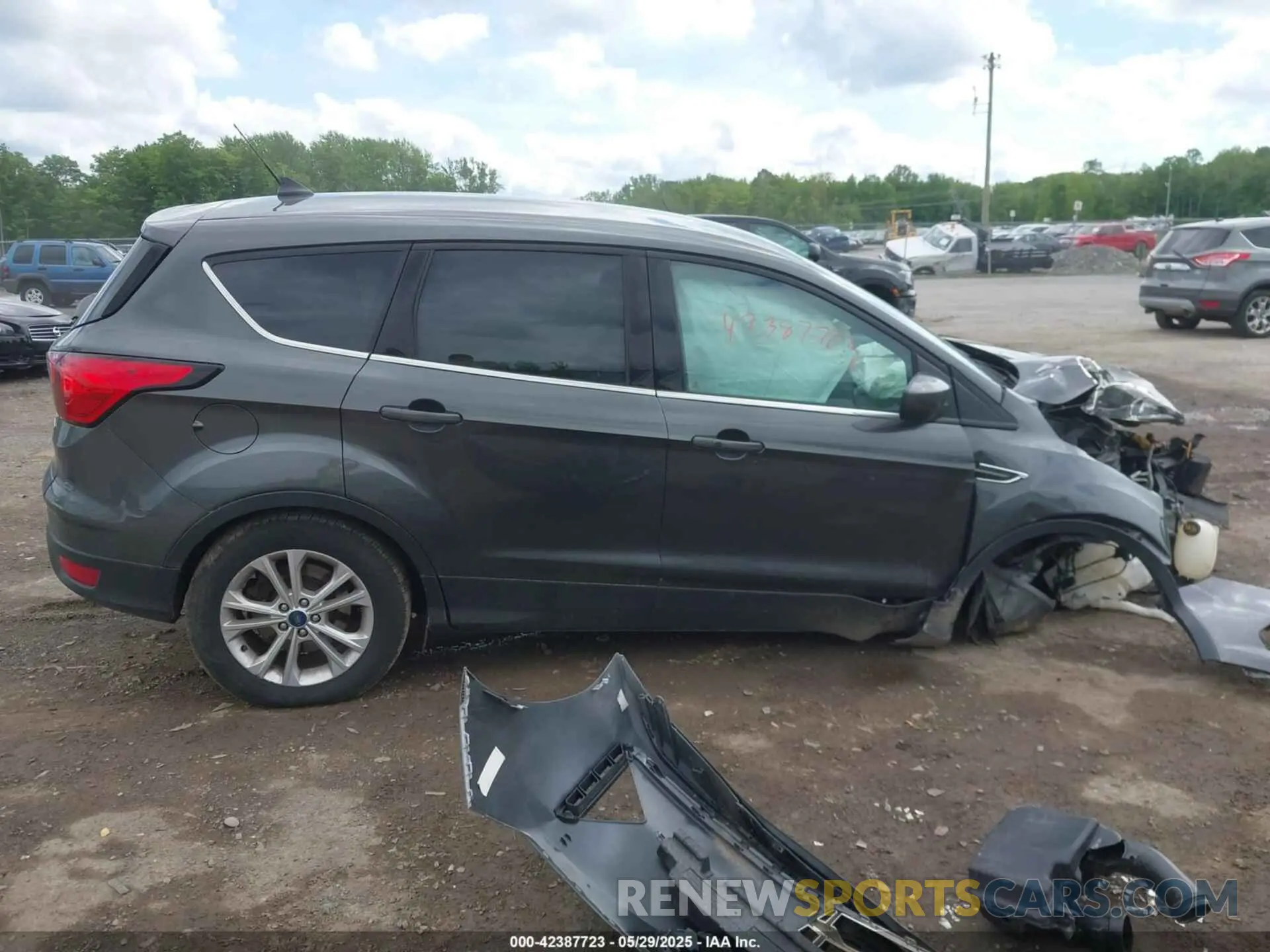 13 Photograph of a damaged car 1FMCU9GD0KUC22429 FORD ESCAPE 2019
