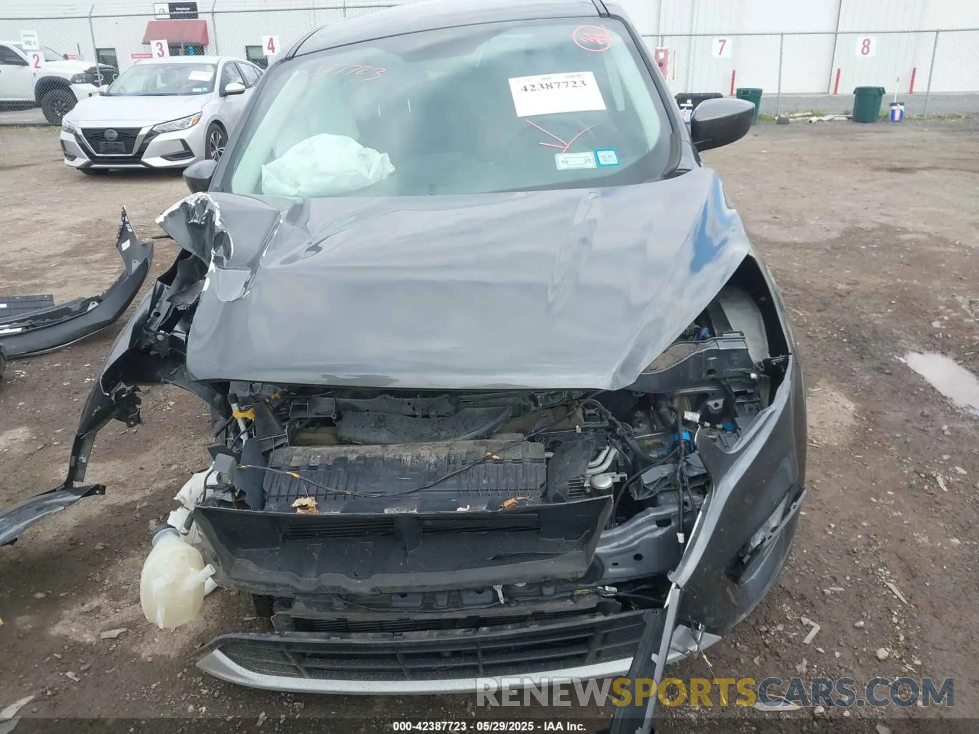 6 Photograph of a damaged car 1FMCU9GD0KUC22429 FORD ESCAPE 2019