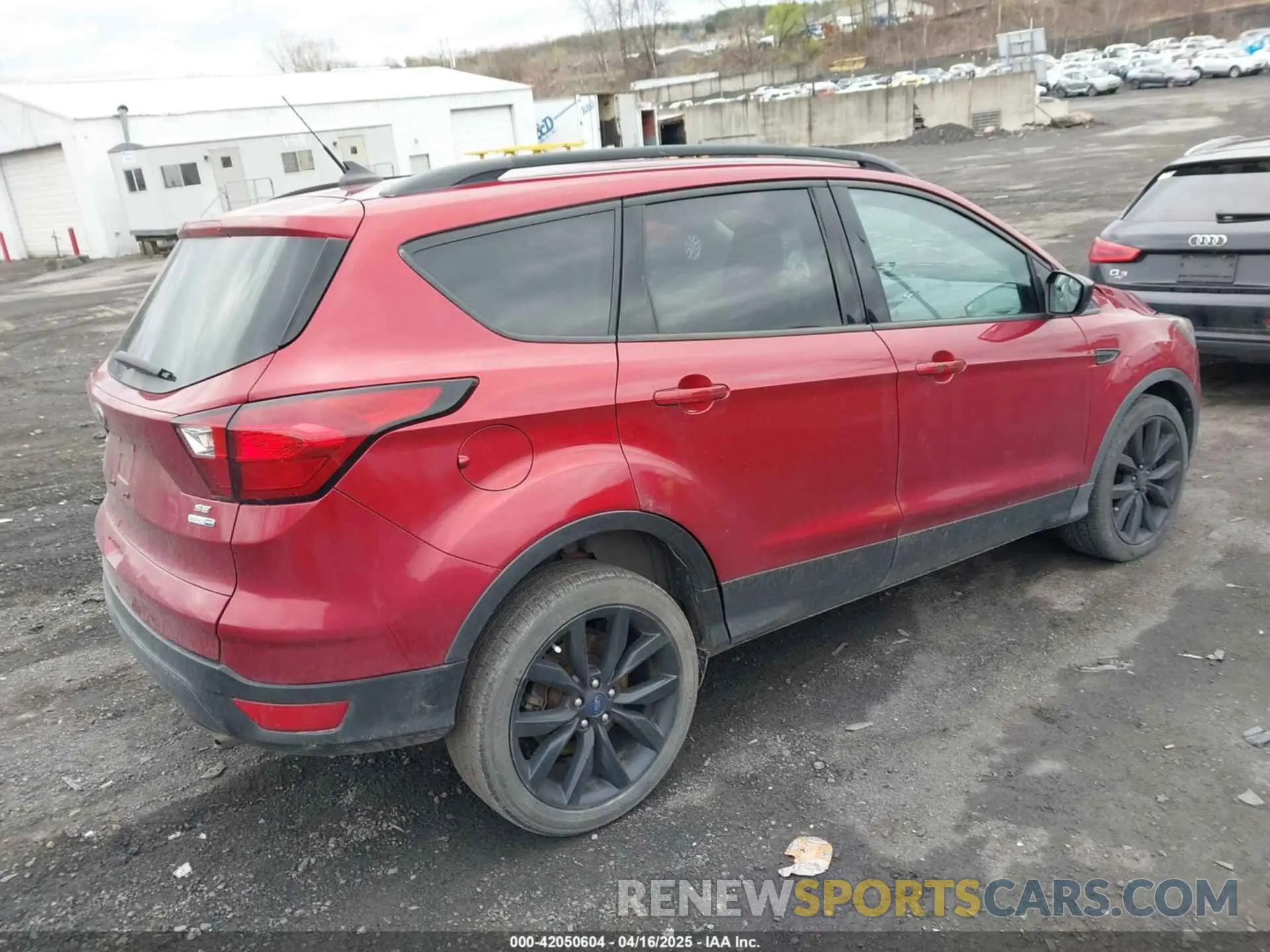 4 Photograph of a damaged car 1FMCU9GD0KUC43071 FORD ESCAPE 2019