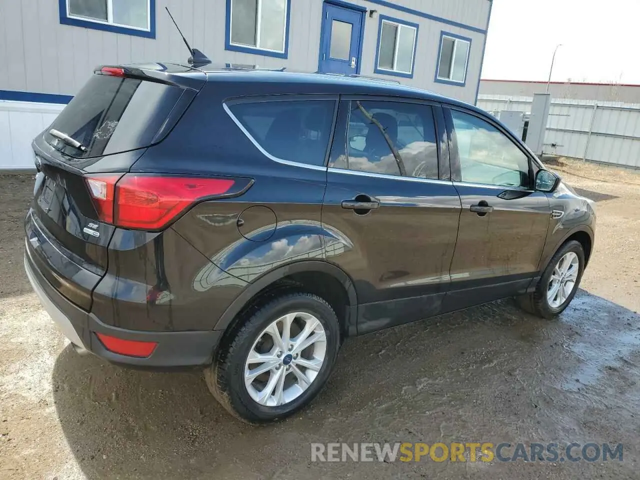 3 Photograph of a damaged car 1FMCU9GD1KUA47219 FORD ESCAPE 2019