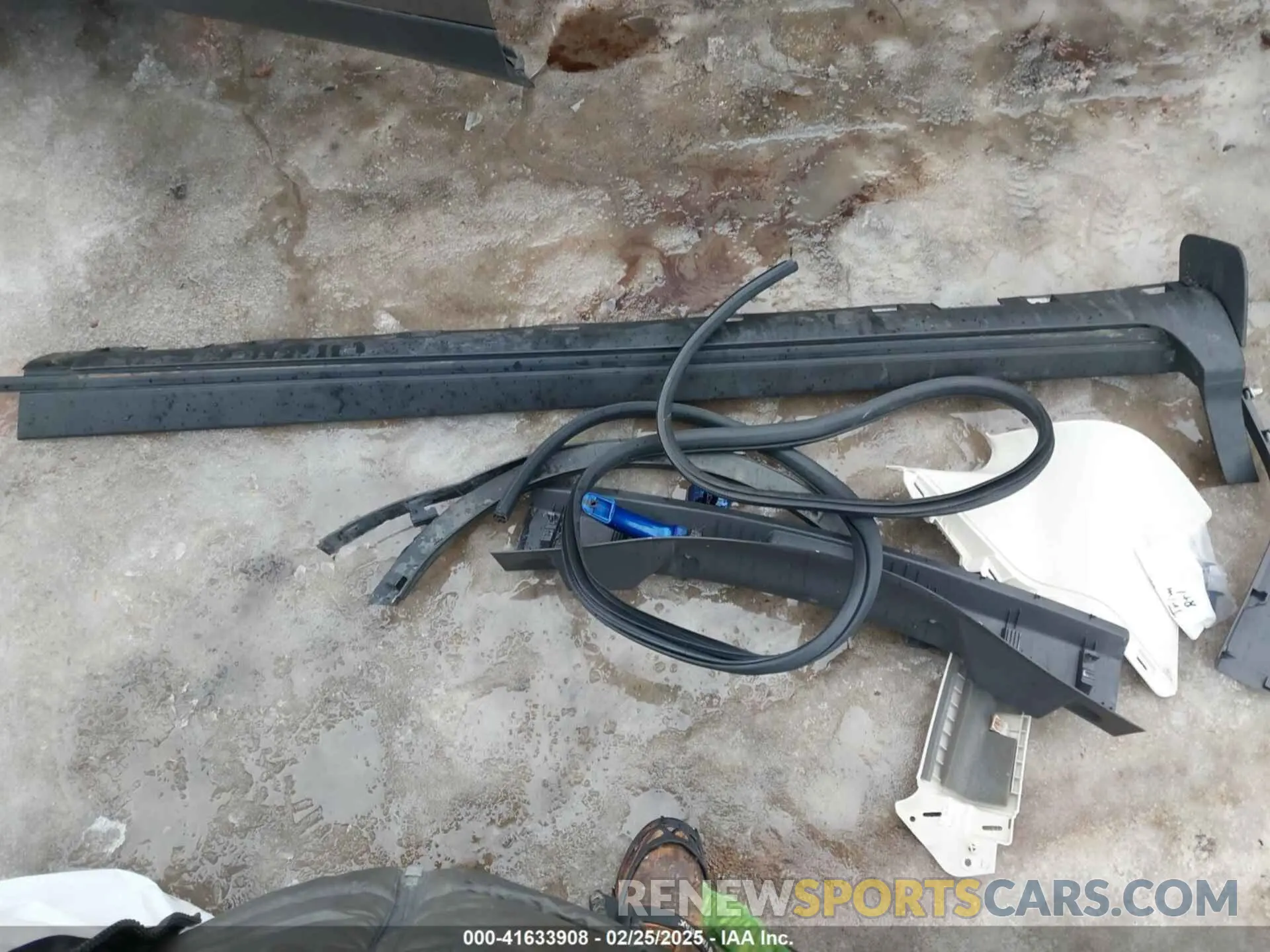 12 Photograph of a damaged car 1FMCU9GD1KUA57846 FORD ESCAPE 2019