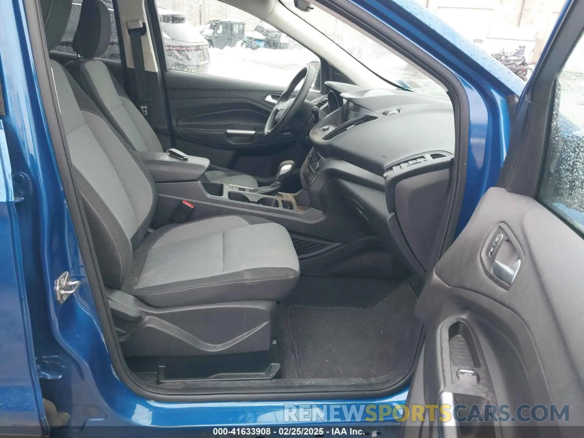 5 Photograph of a damaged car 1FMCU9GD1KUA57846 FORD ESCAPE 2019