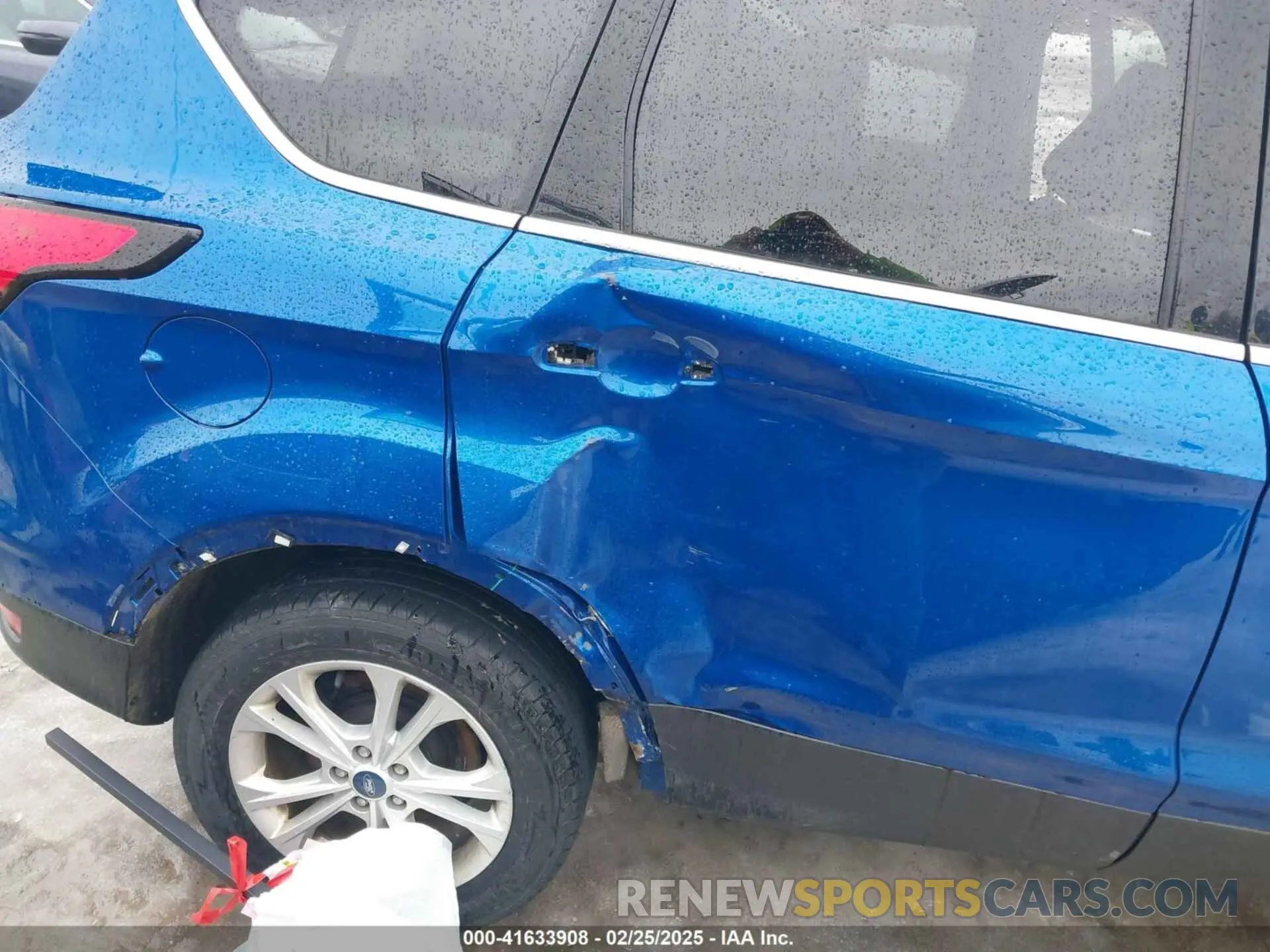 6 Photograph of a damaged car 1FMCU9GD1KUA57846 FORD ESCAPE 2019
