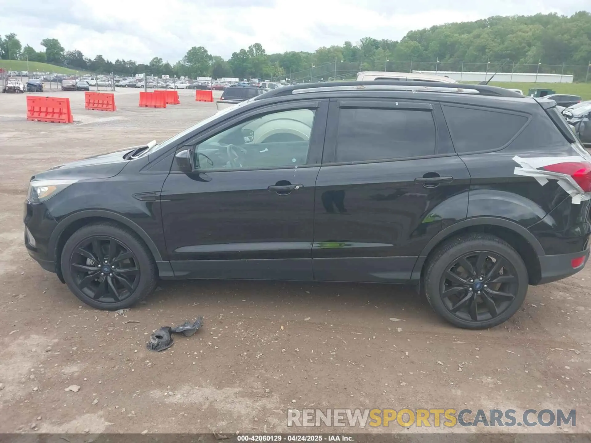 14 Photograph of a damaged car 1FMCU9GD1KUA64828 FORD ESCAPE 2019