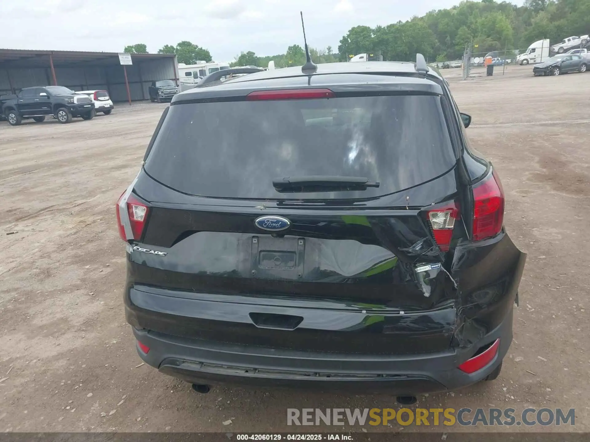 16 Photograph of a damaged car 1FMCU9GD1KUA64828 FORD ESCAPE 2019