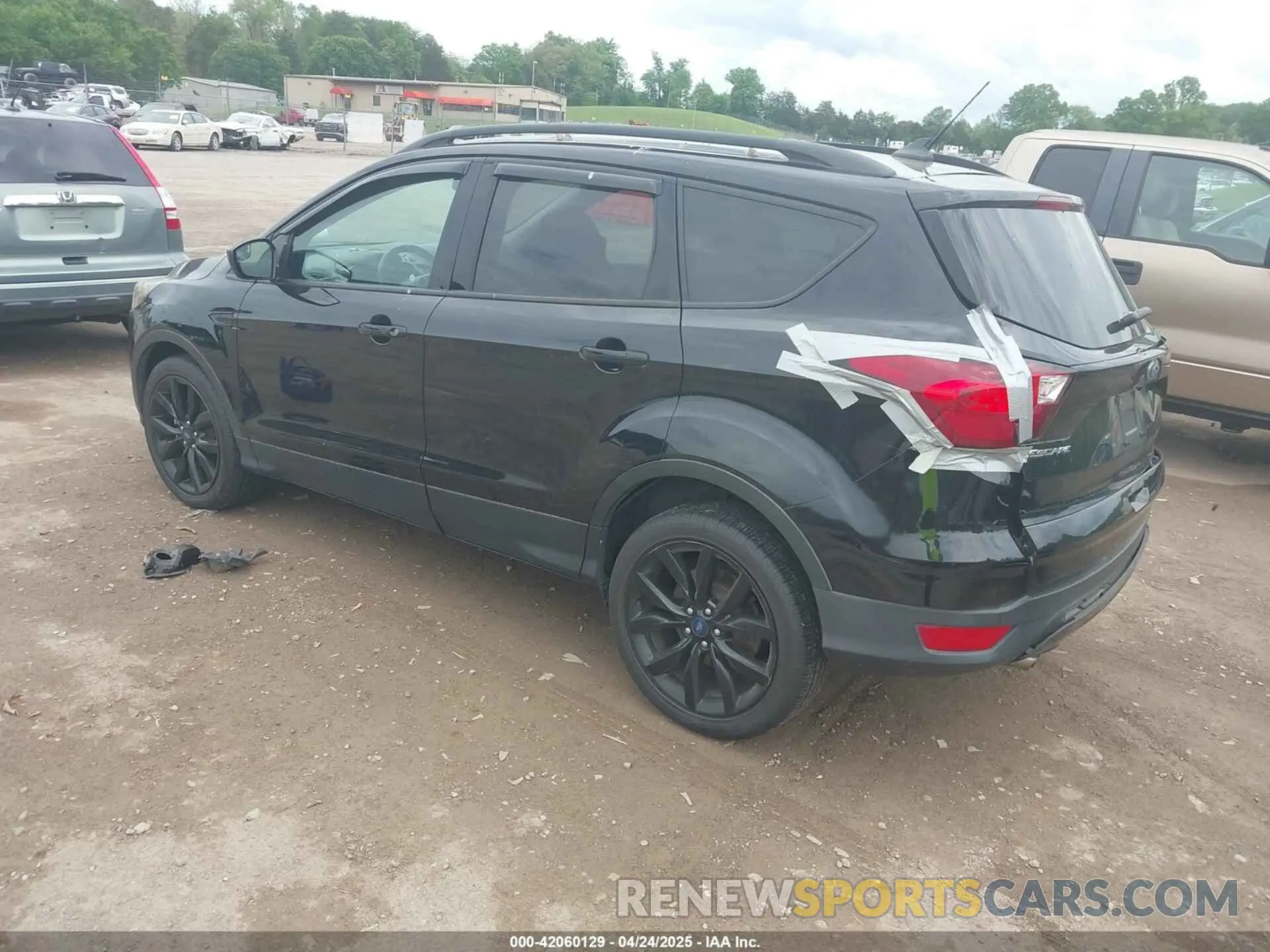 3 Photograph of a damaged car 1FMCU9GD1KUA64828 FORD ESCAPE 2019