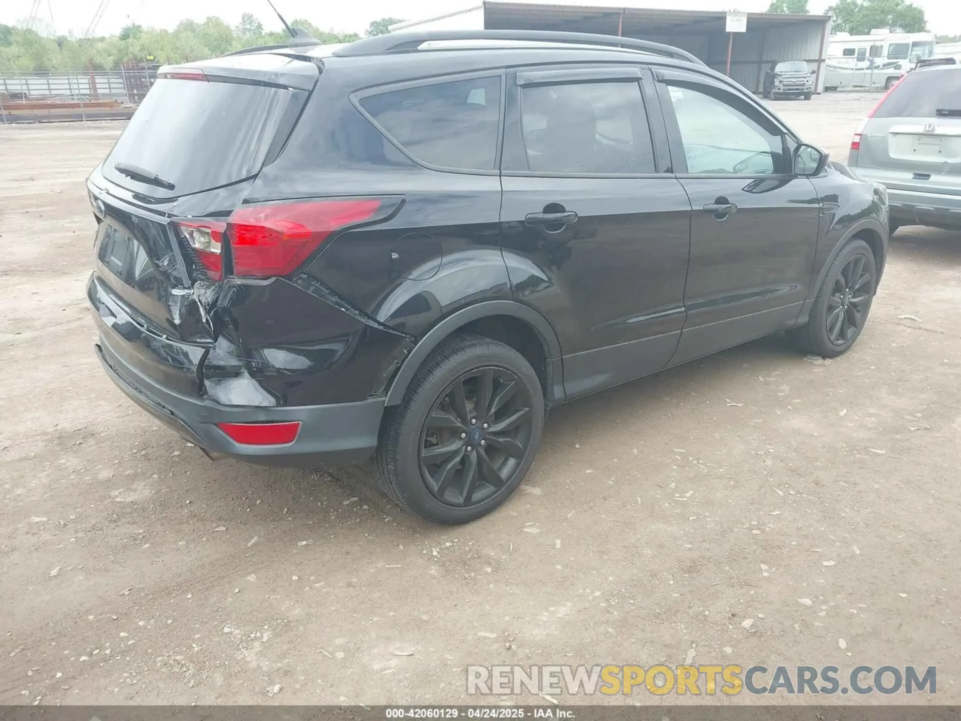 4 Photograph of a damaged car 1FMCU9GD1KUA64828 FORD ESCAPE 2019