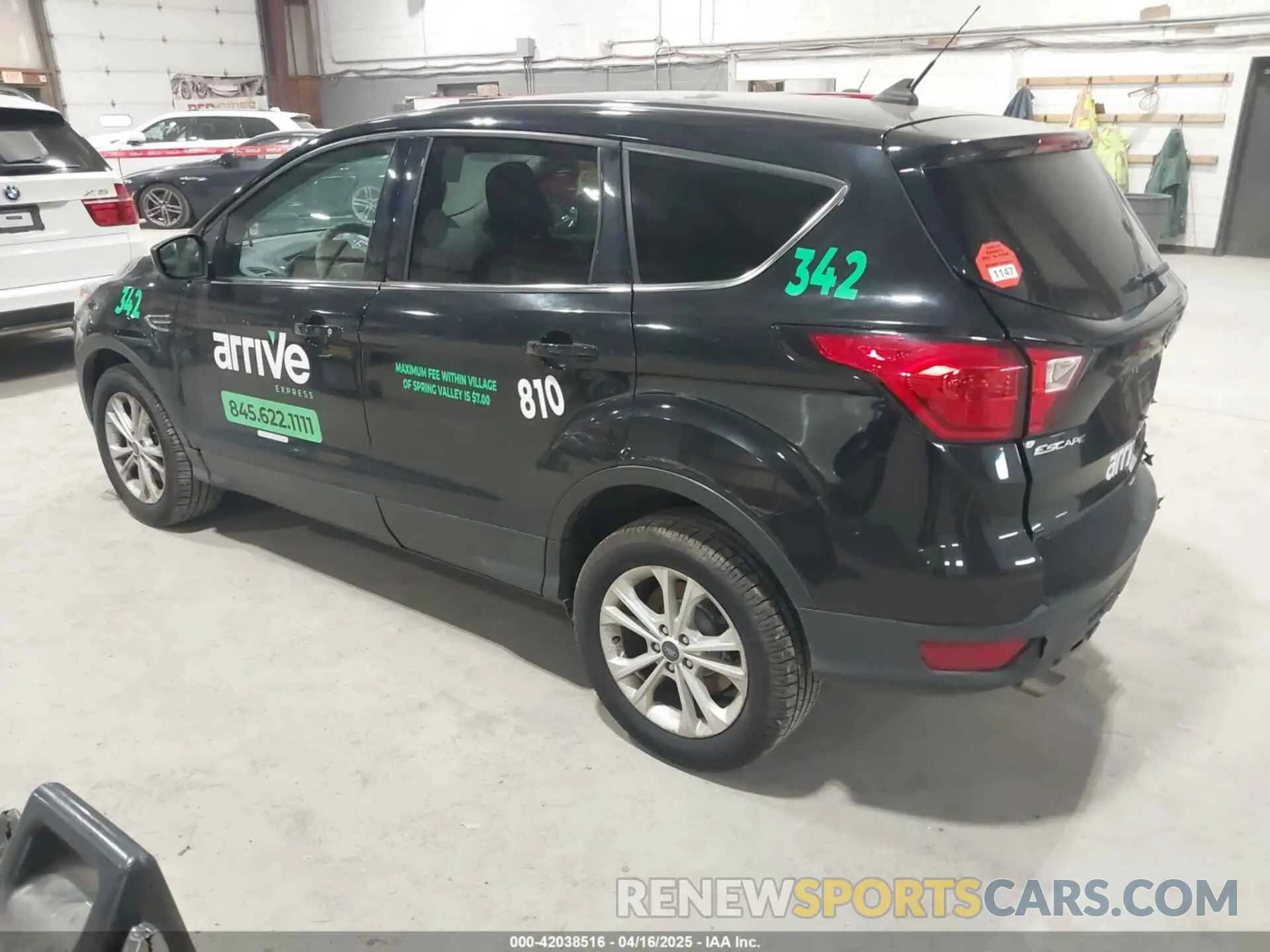 3 Photograph of a damaged car 1FMCU9GD1KUA85680 FORD ESCAPE 2019