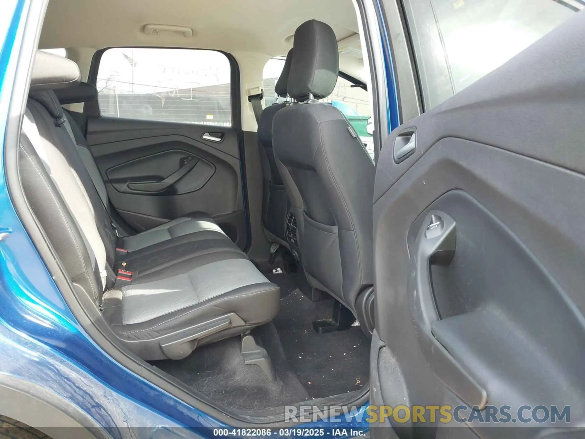 8 Photograph of a damaged car 1FMCU9GD1KUA98591 FORD ESCAPE 2019