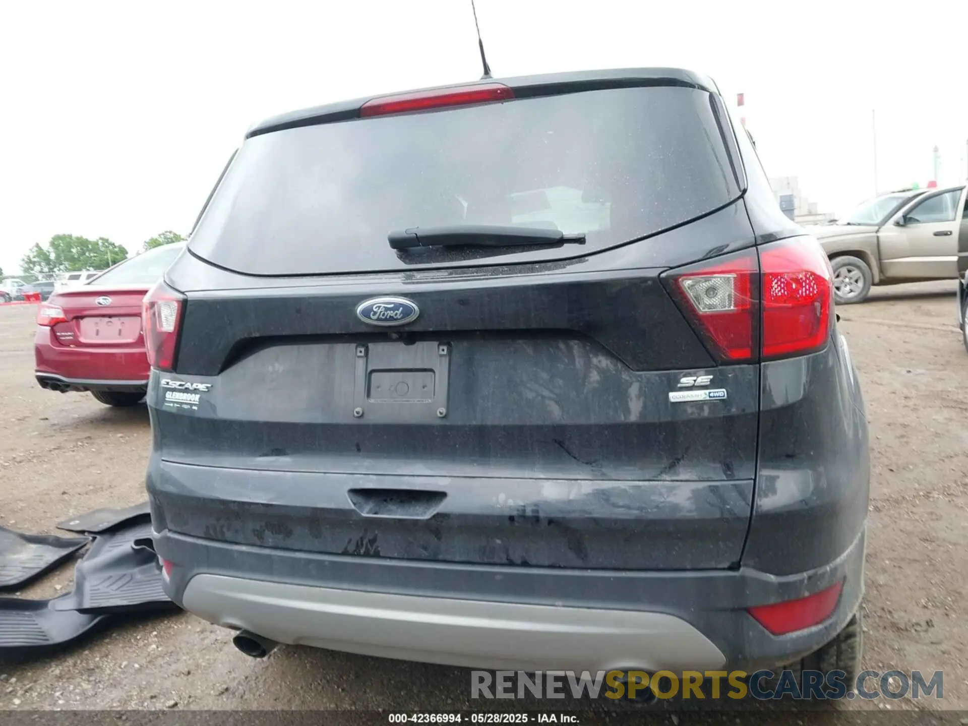 16 Photograph of a damaged car 1FMCU9GD1KUB06835 FORD ESCAPE 2019