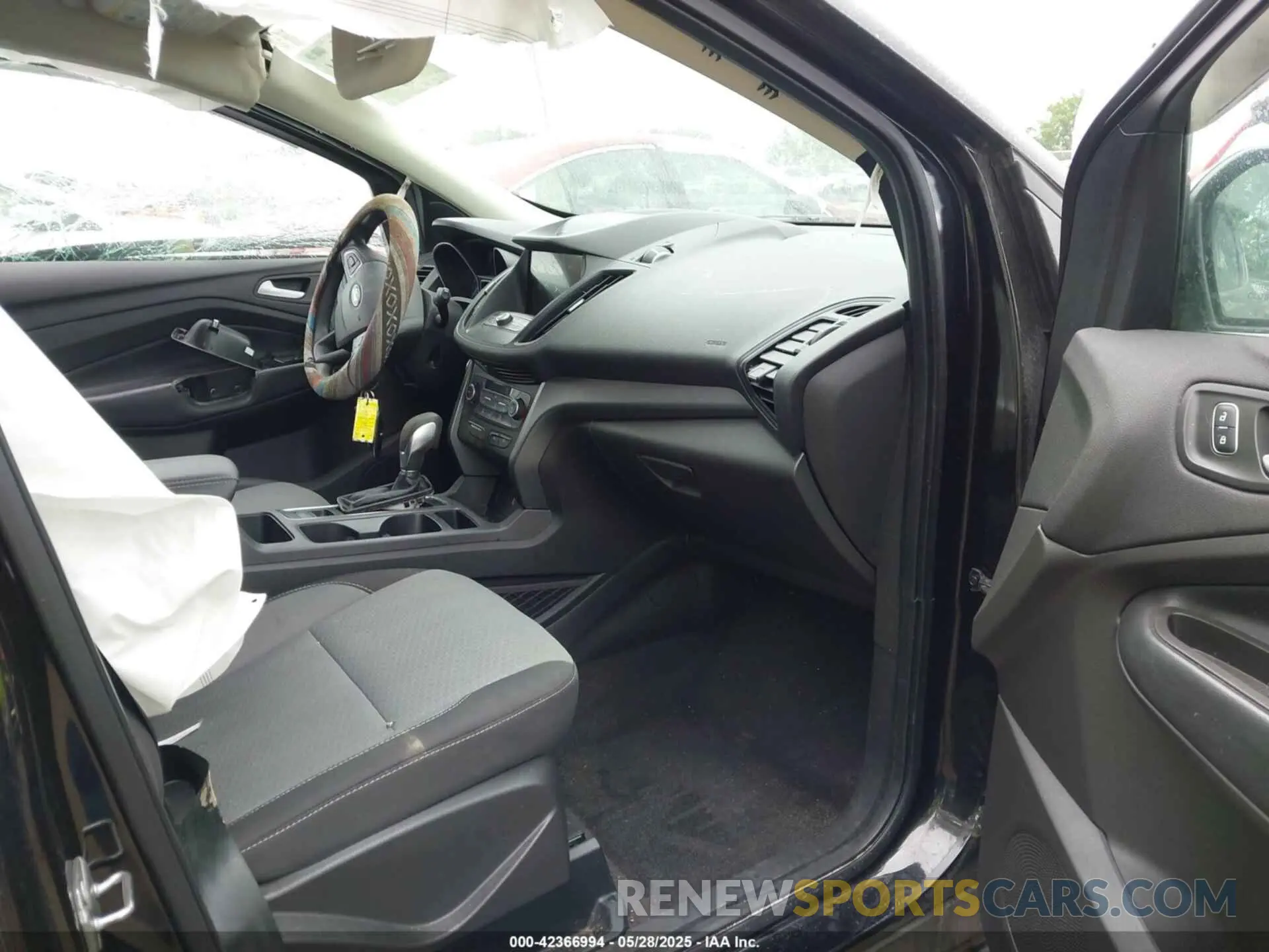 5 Photograph of a damaged car 1FMCU9GD1KUB06835 FORD ESCAPE 2019
