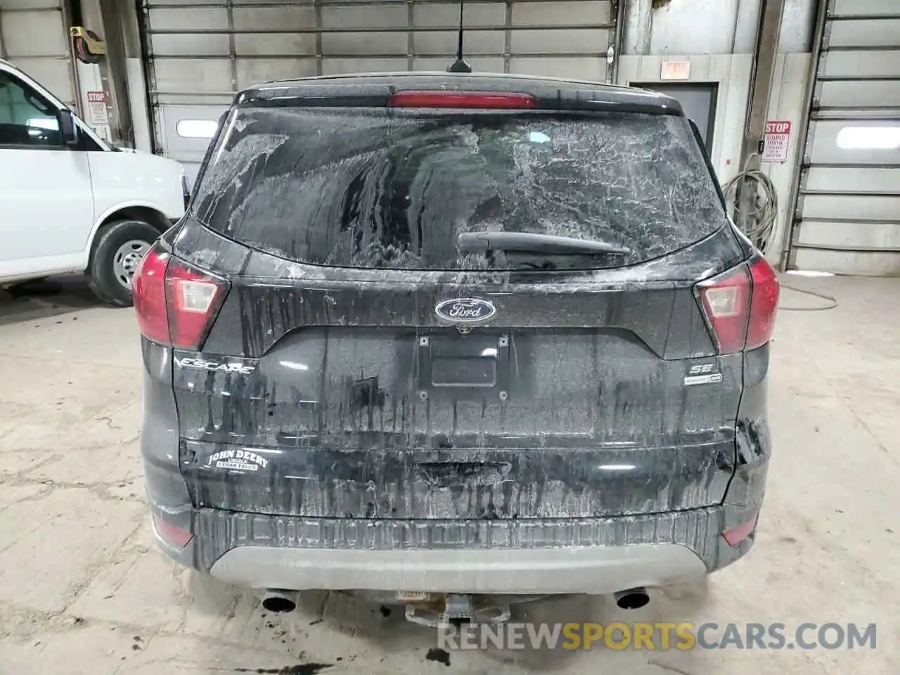 6 Photograph of a damaged car 1FMCU9GD1KUB13509 FORD ESCAPE 2019