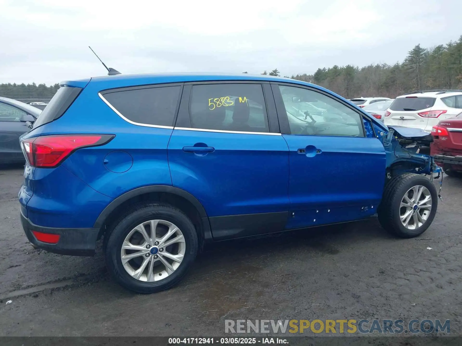 14 Photograph of a damaged car 1FMCU9GD1KUB14255 FORD ESCAPE 2019