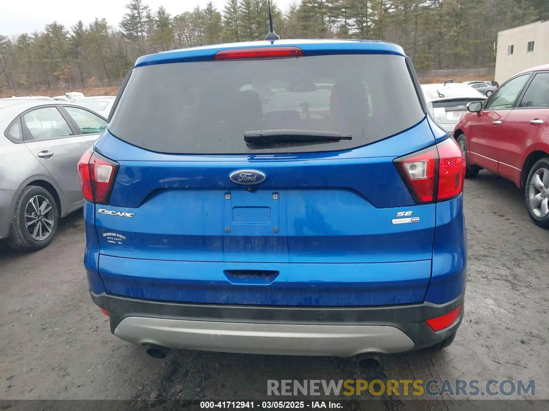 17 Photograph of a damaged car 1FMCU9GD1KUB14255 FORD ESCAPE 2019