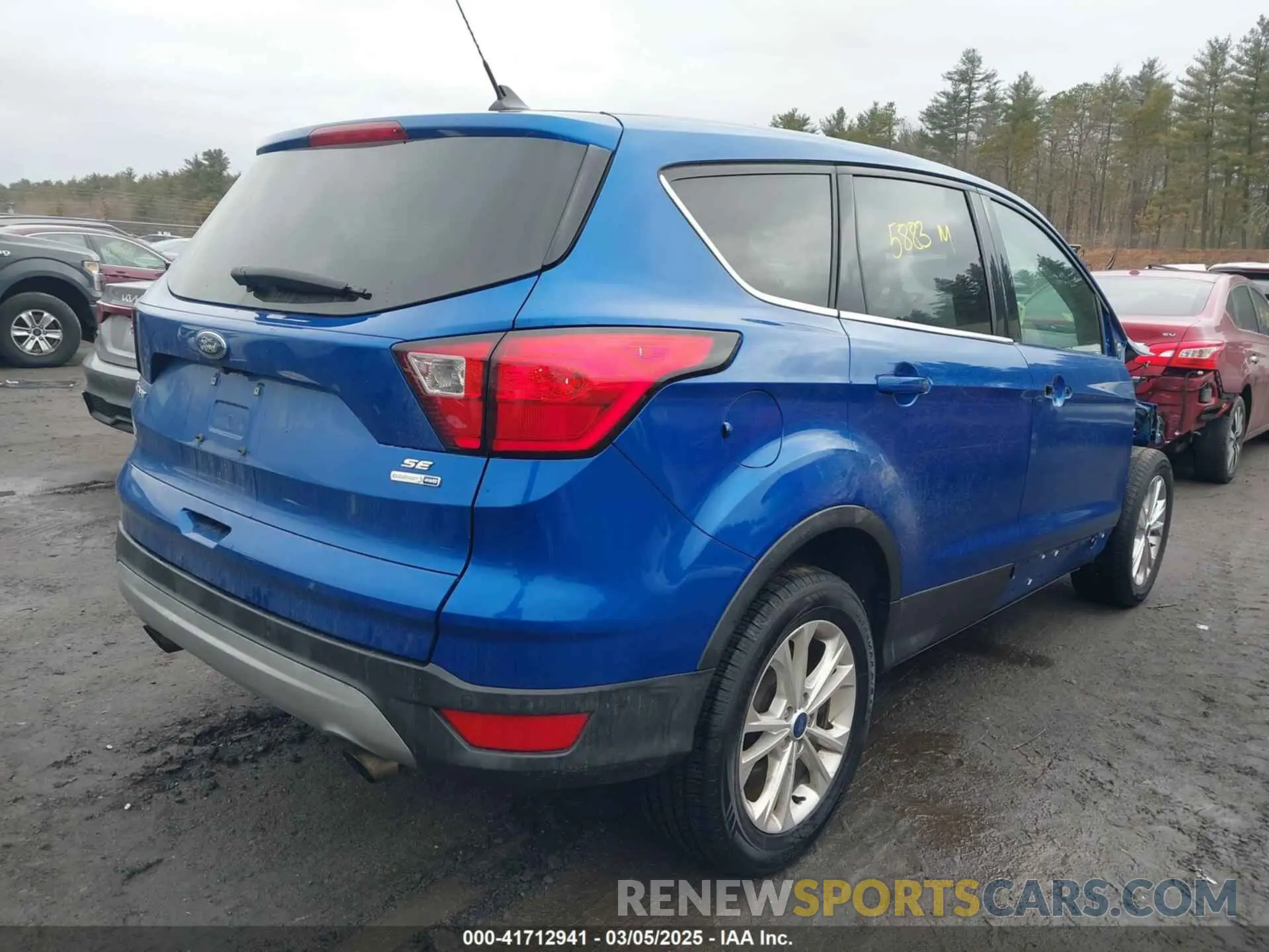 4 Photograph of a damaged car 1FMCU9GD1KUB14255 FORD ESCAPE 2019