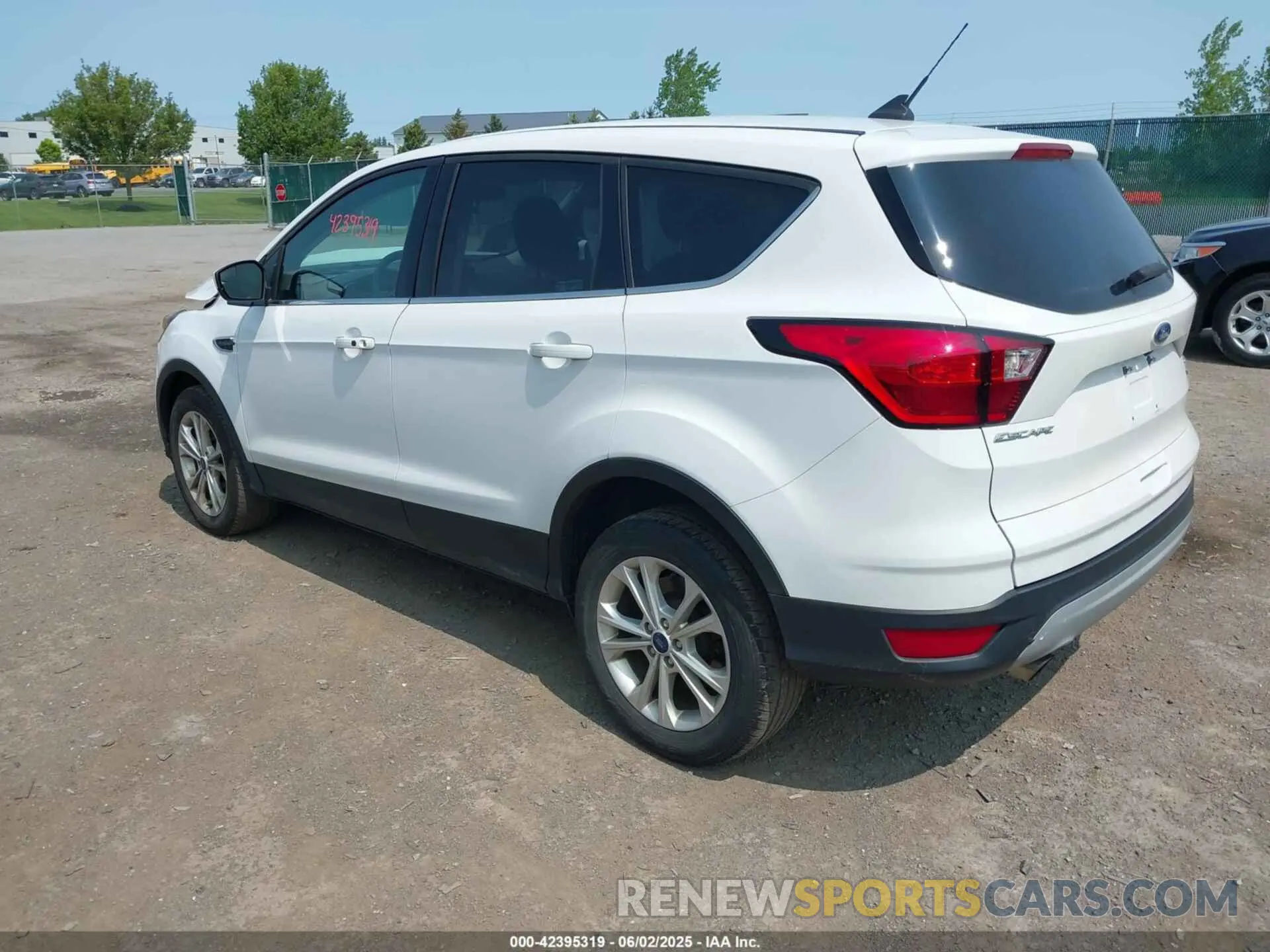 3 Photograph of a damaged car 1FMCU9GD1KUB14966 FORD ESCAPE 2019