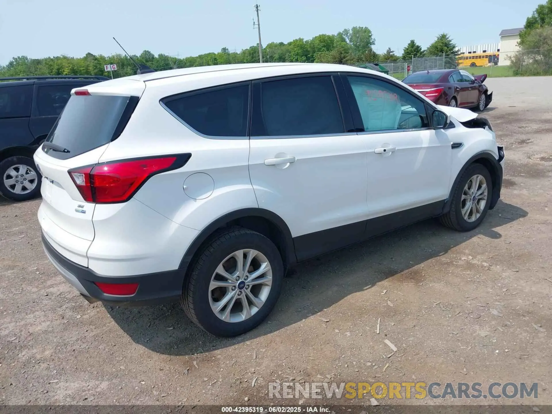 4 Photograph of a damaged car 1FMCU9GD1KUB14966 FORD ESCAPE 2019